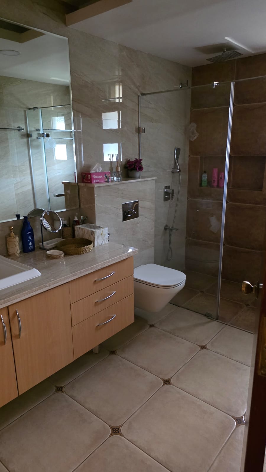 Exceptional 6000 sq ft Ultra-Luxury Duplex Penthouse for Rent near MG Road - Image 16