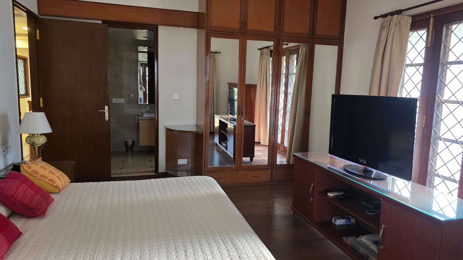 Exceptional 6000 sq ft Ultra-Luxury Duplex Penthouse for Rent near MG Road - Image 18