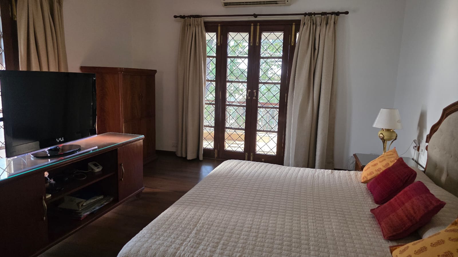 Exceptional 6000 sq ft Ultra-Luxury Duplex Penthouse for Rent near MG Road - Image 19