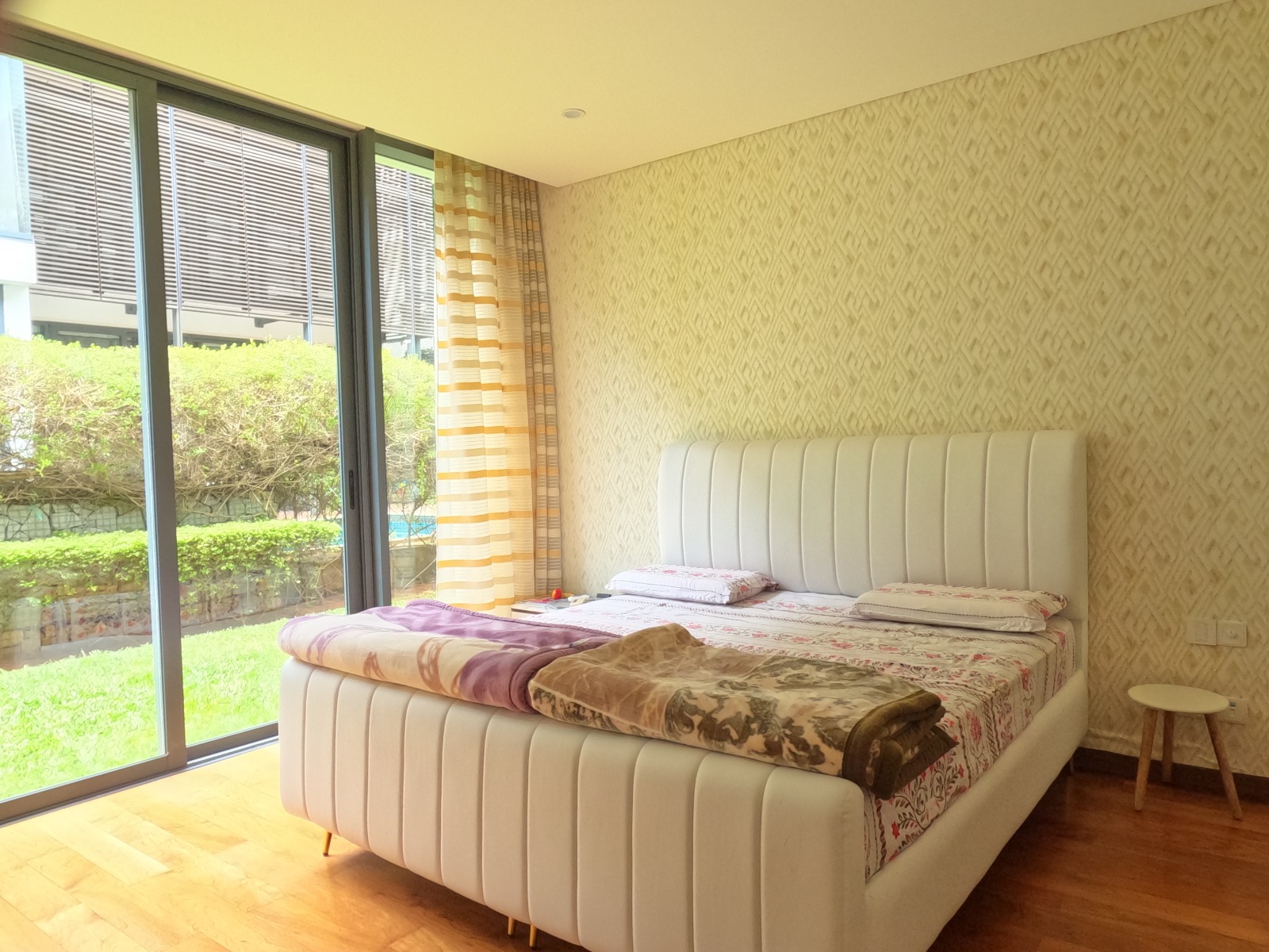 Yelahanka Luxury Villa, 4 Bhk Embassy Boulevard: A Grand Residence - Image 3