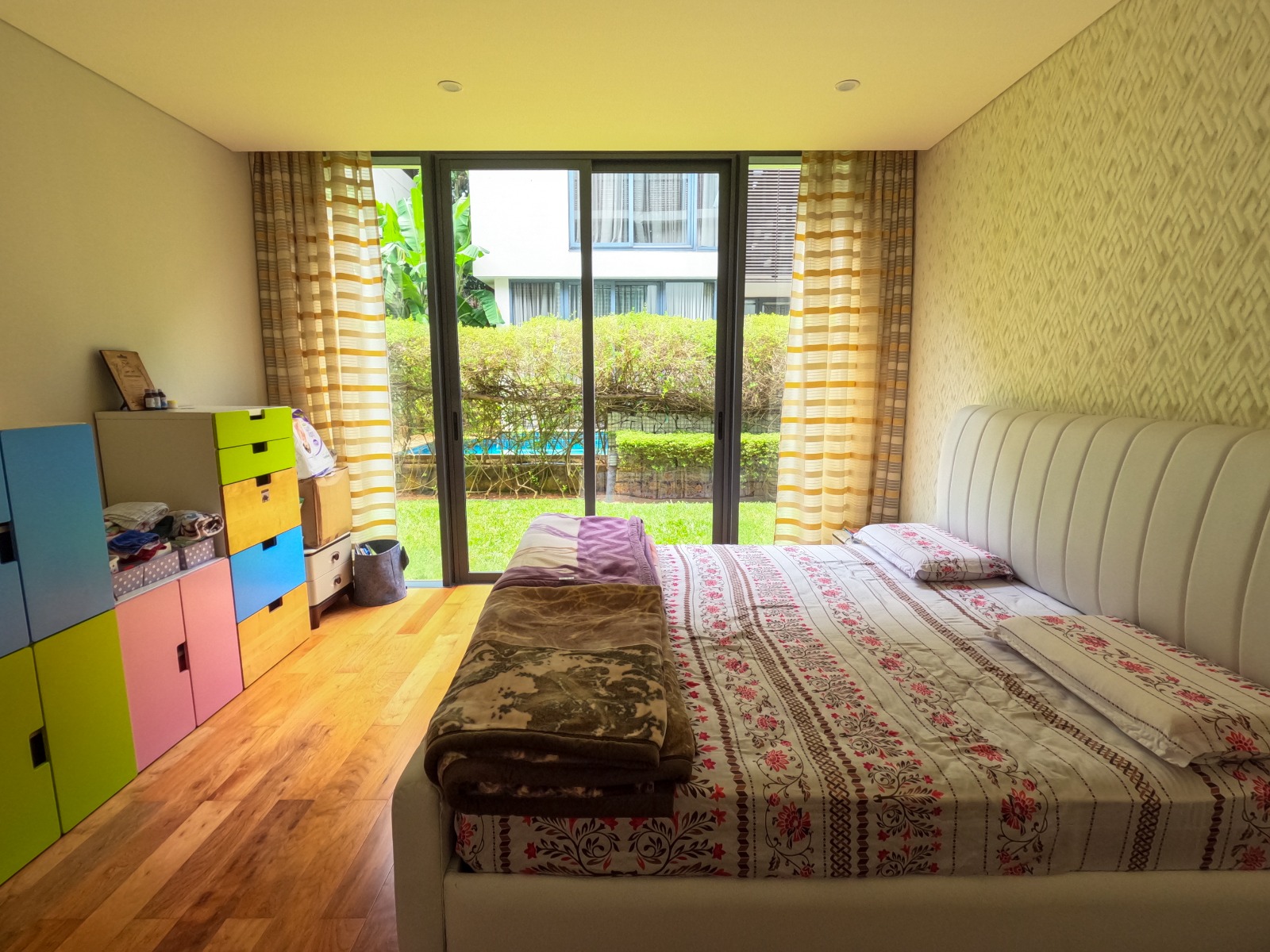 Yelahanka Luxury Villa, 4 Bhk Embassy Boulevard: A Grand Residence - Image 4