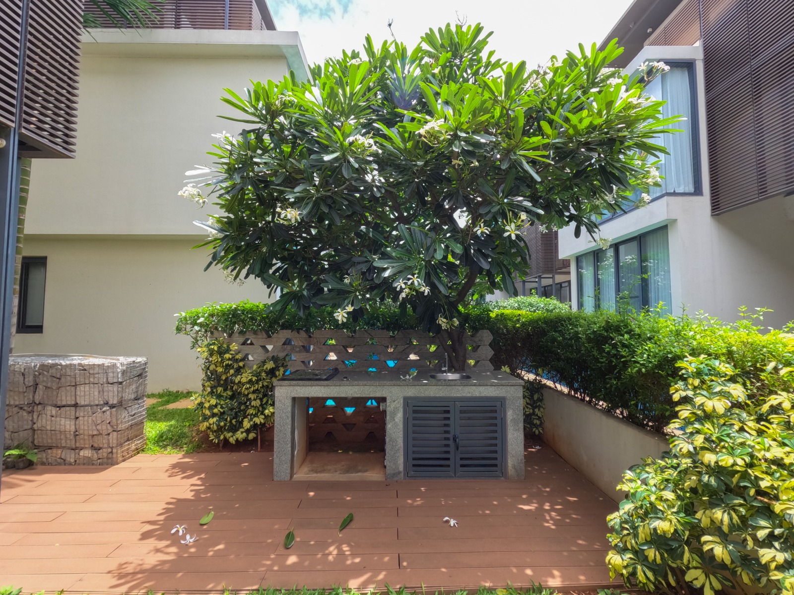 Yelahanka Luxury Villa, 4 Bhk Embassy Boulevard: A Grand Residence - Image 7