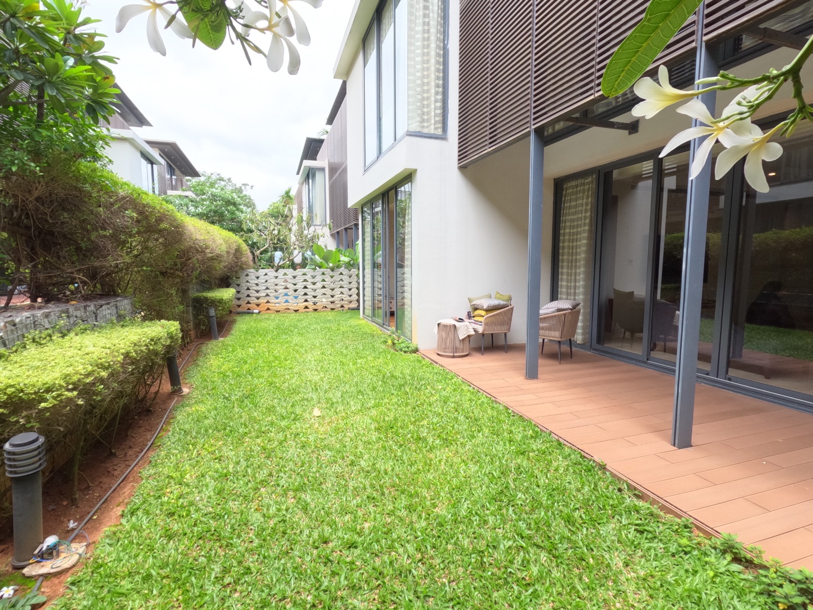 Yelahanka Luxury Villa, 4 Bhk Embassy Boulevard: A Grand Residence - Image 9