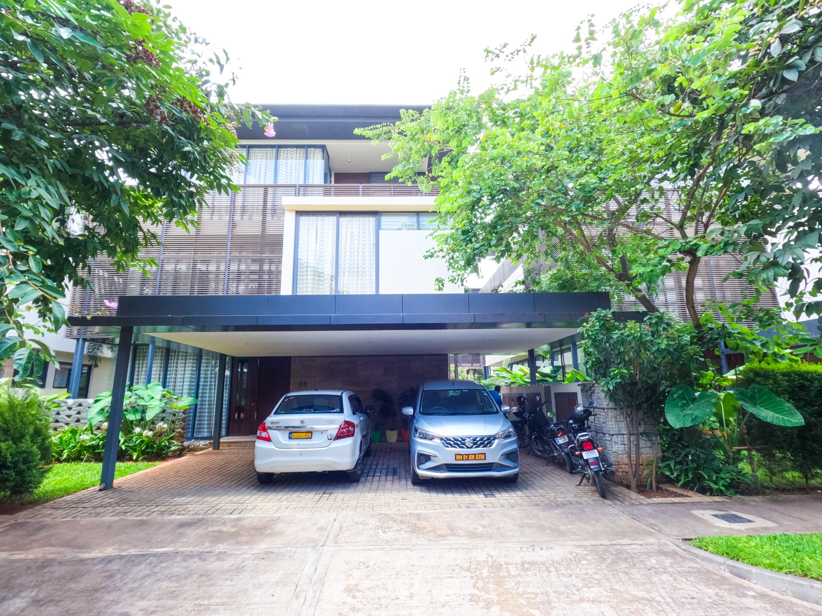 Yelahanka Luxury Villa, 4 Bhk Embassy Boulevard: A Grand Residence - Image 13