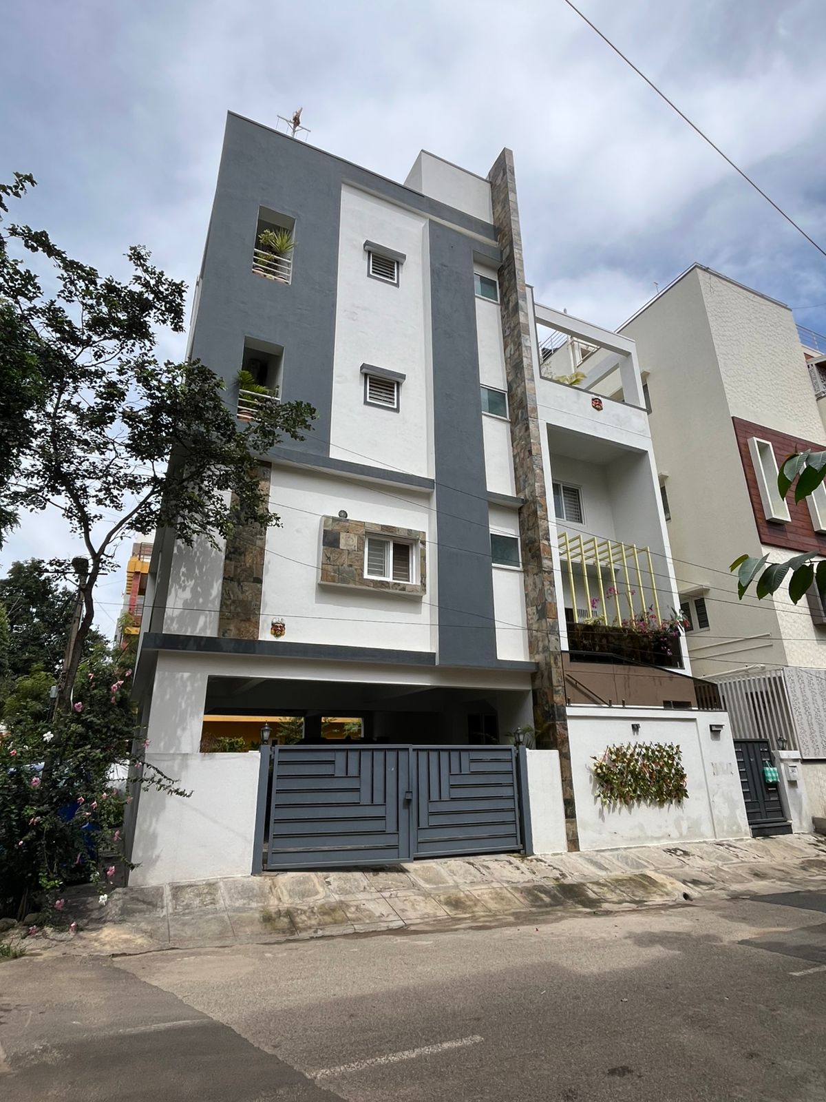Residential Building for Sale on Jakkur Double Road 4600 SqFt, 5Cr. - Property in Bangalore