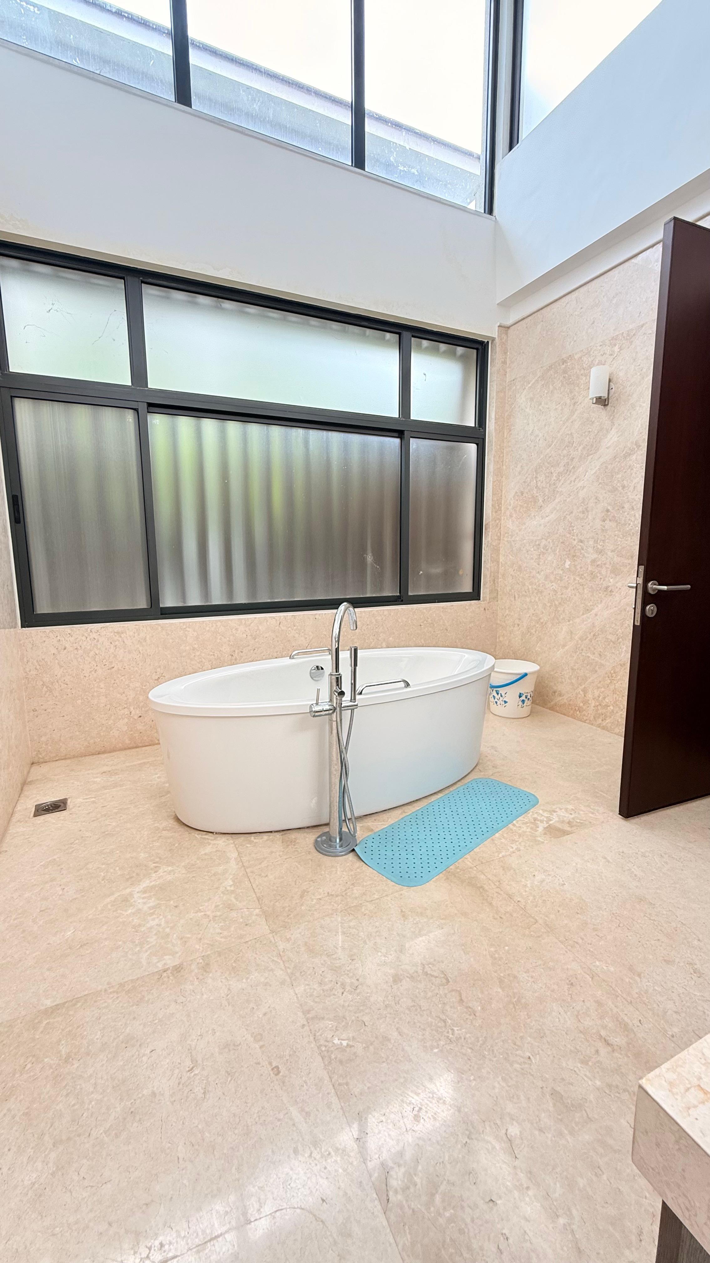 Nandi Hills 4 BHK Mansion | Prestige Golfshire (Type C) | Private Pool & Golf Course Views - Image 7