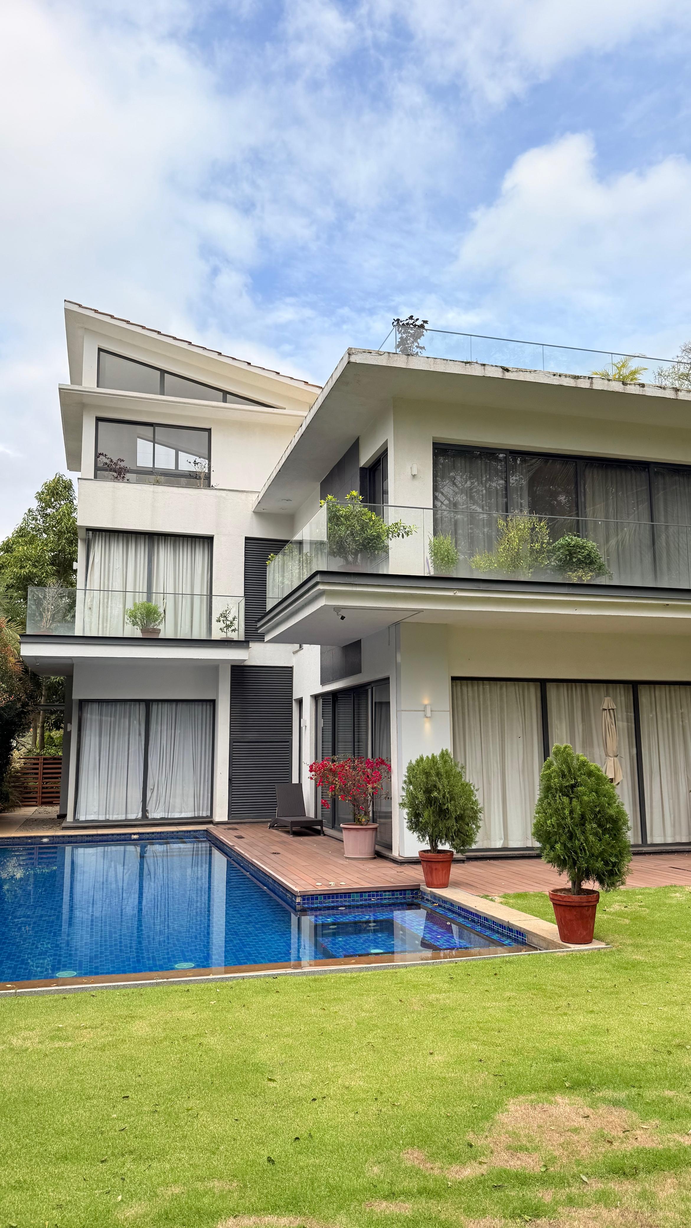 Nandi Hills 4 BHK Mansion | Prestige Golfshire (Type C) | Private Pool & Golf Course Views