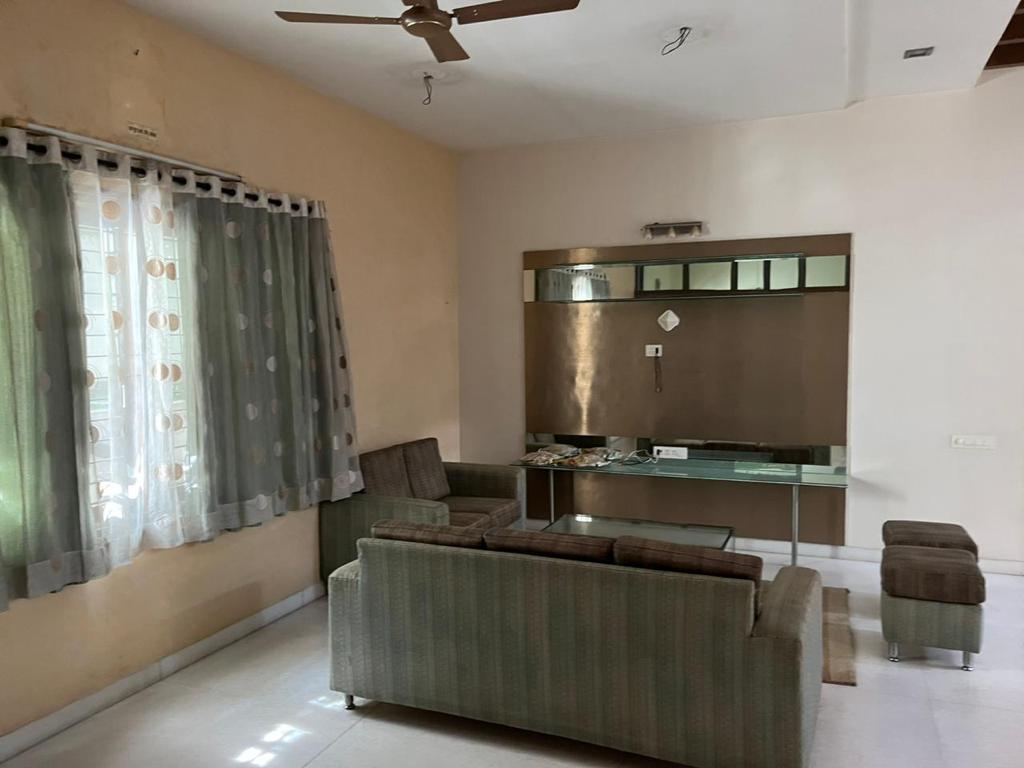 Vasanth Nagar , Fully Furnished 4 BHK Bungalow | Vasanth Nagar | 2700 Sq. Ft. - Image 11