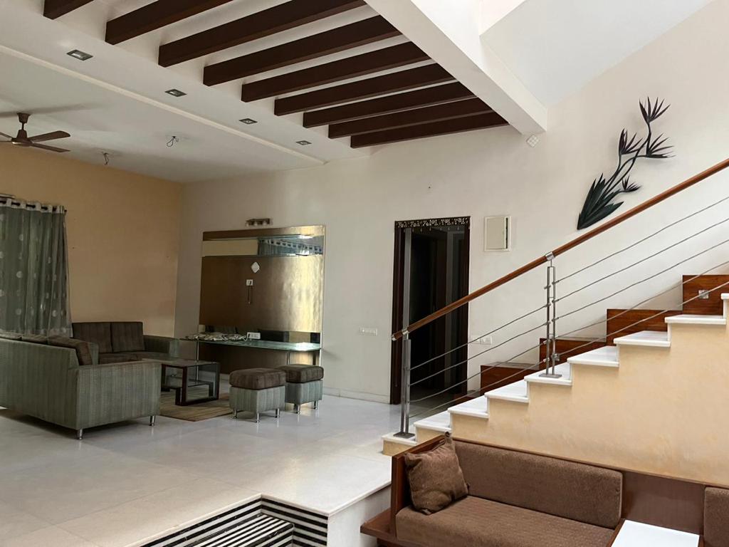 Vasanth Nagar , Fully Furnished 4 BHK Bungalow | Vasanth Nagar | 2700 Sq. Ft. - Image 14