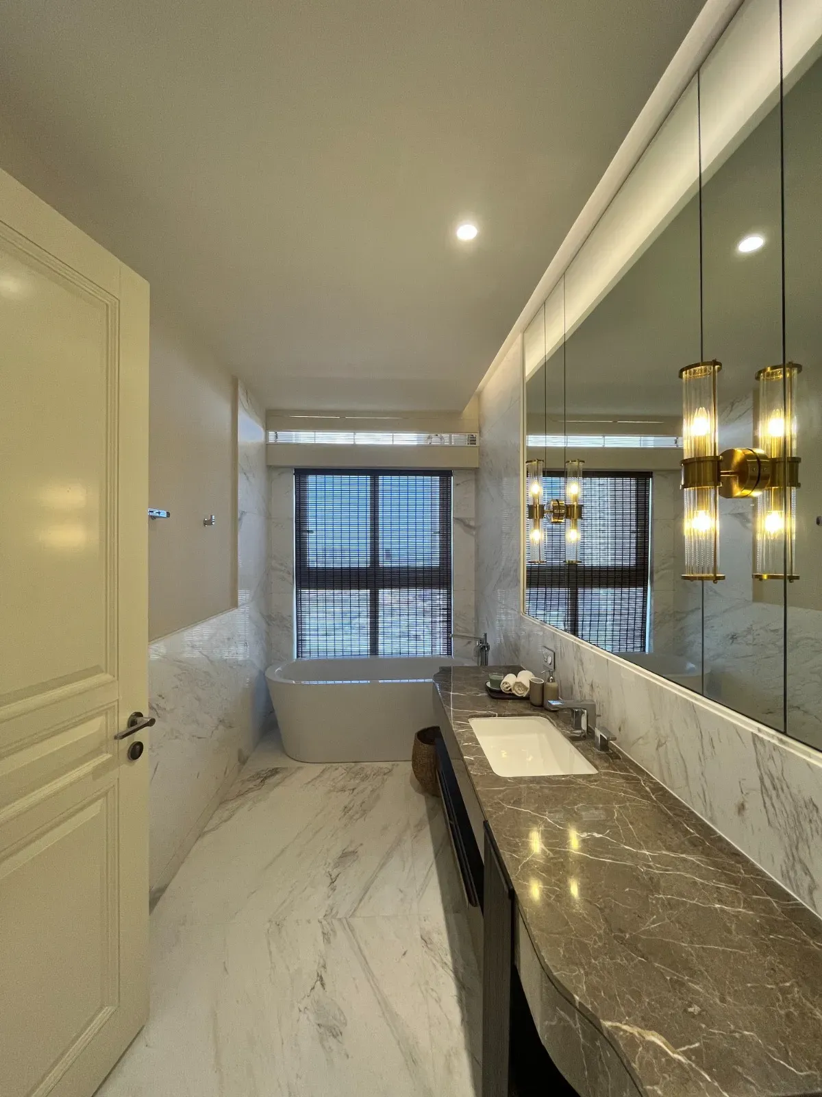 Fully Furnished 2BHK Apartment for Rent at Leela Residences Bhartiya City - Image 3