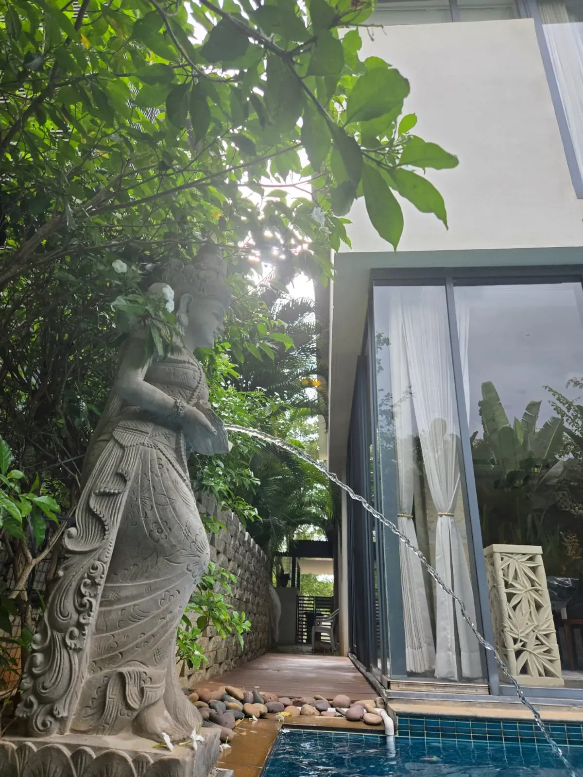 Luxury 5BHK Villa for Rent at Embassy Boulevard - Image 4