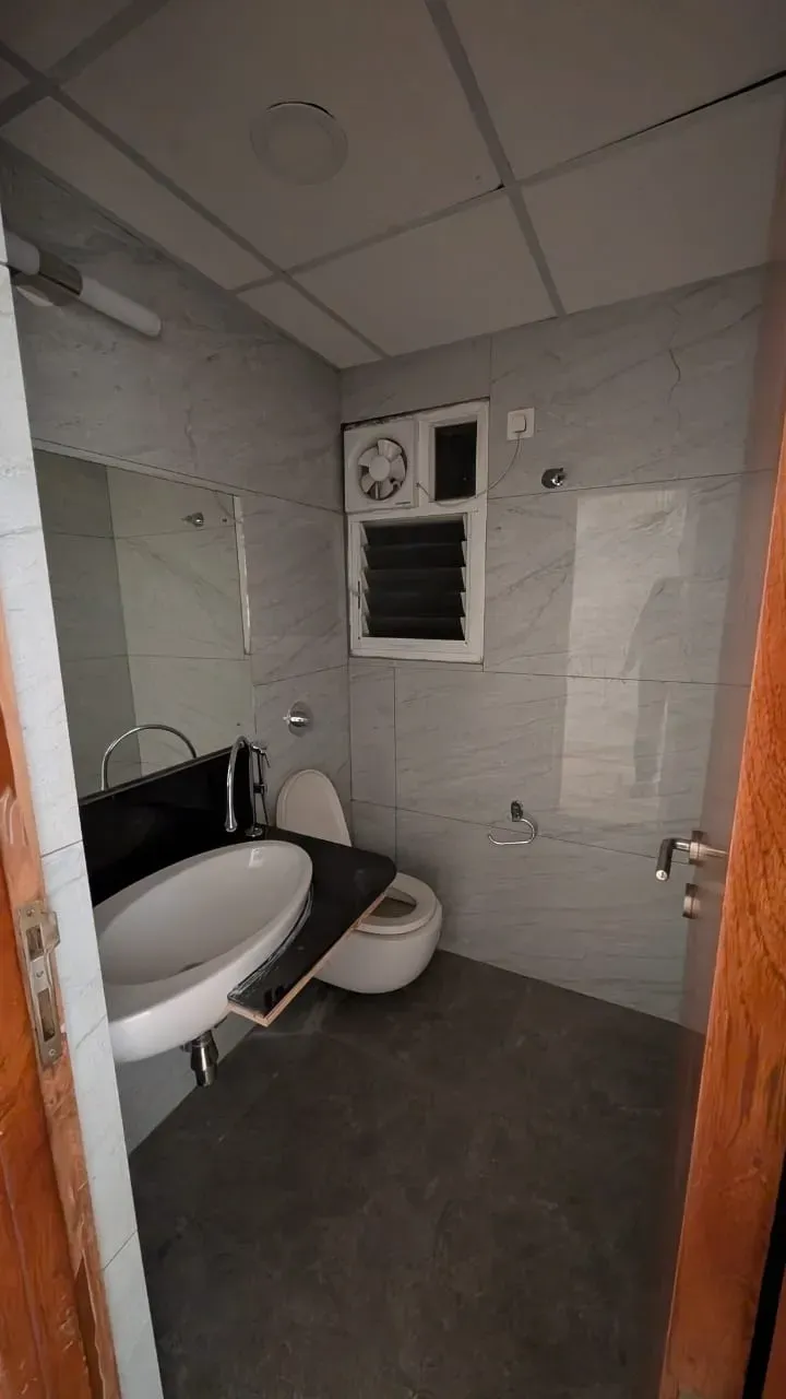 Spacious 3BHK Apartment for Rent at HM Grandeur Frazer Town - Image 7