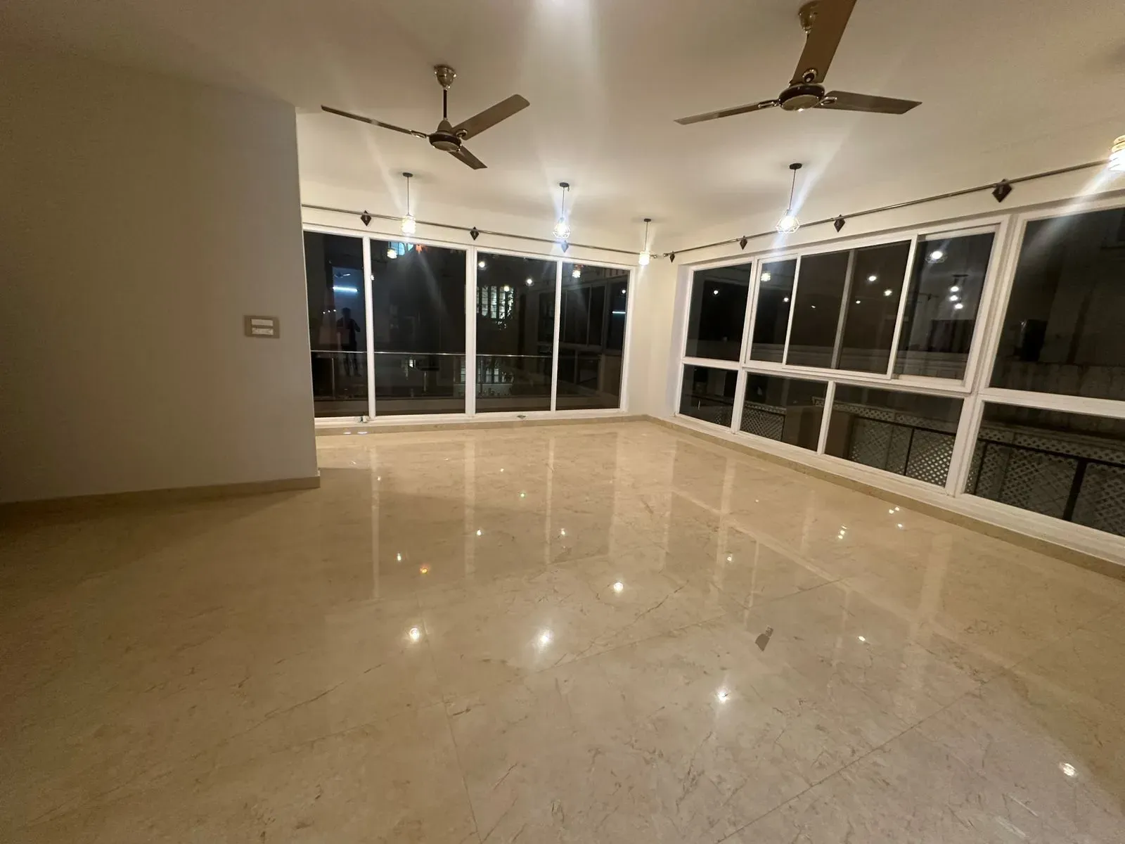 Stunning 4 BHK Rental Property in MG Road | 4 Baths, 3000 sqft - Image 2