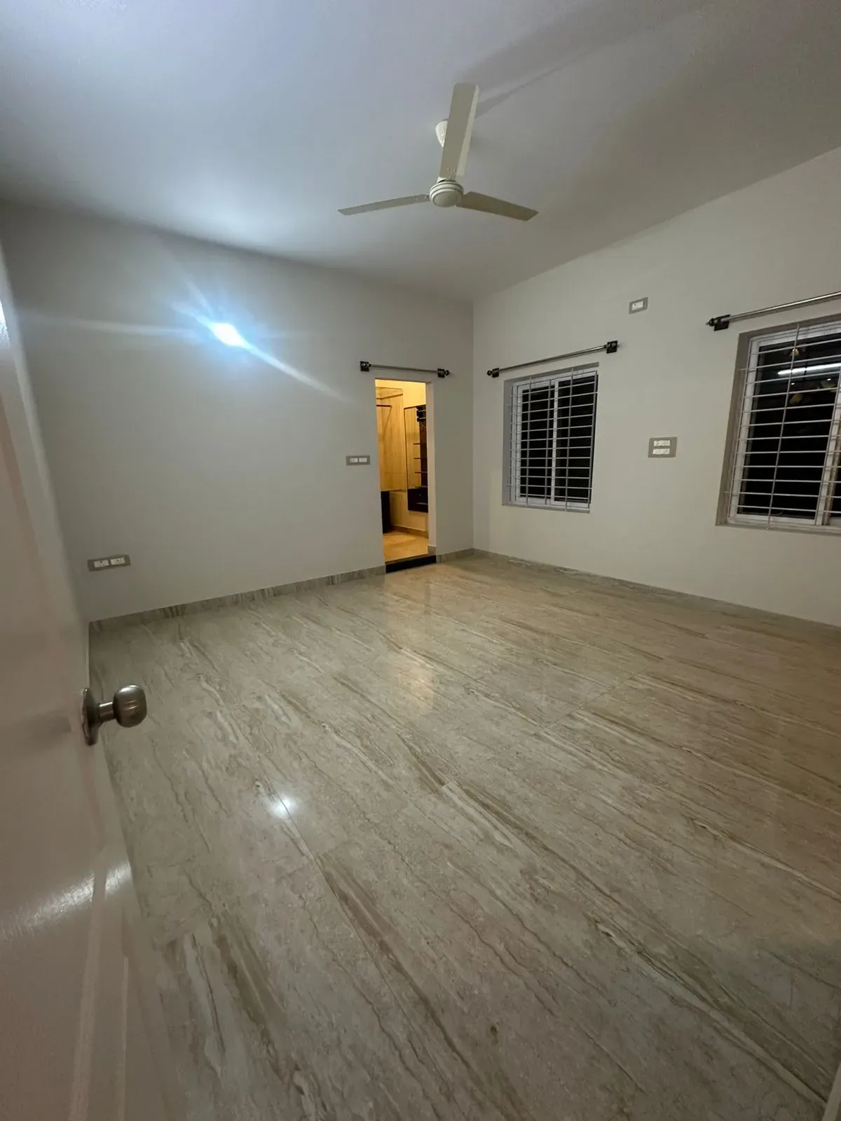 Stunning 4 BHK Rental Property in MG Road | 4 Baths, 3000 sqft - Image 3