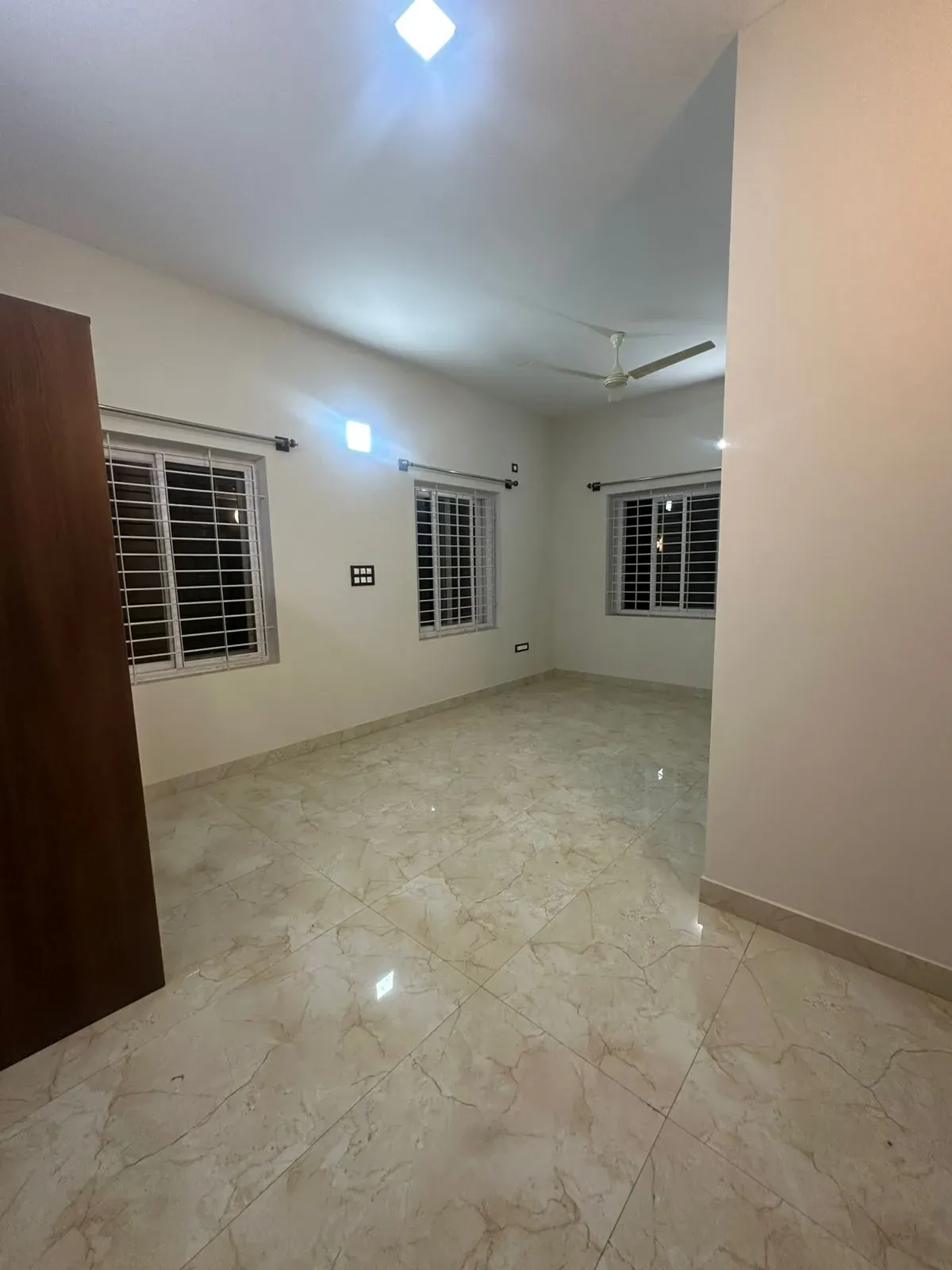 Stunning 4 BHK Rental Property in MG Road | 4 Baths, 3000 sqft - Image 4