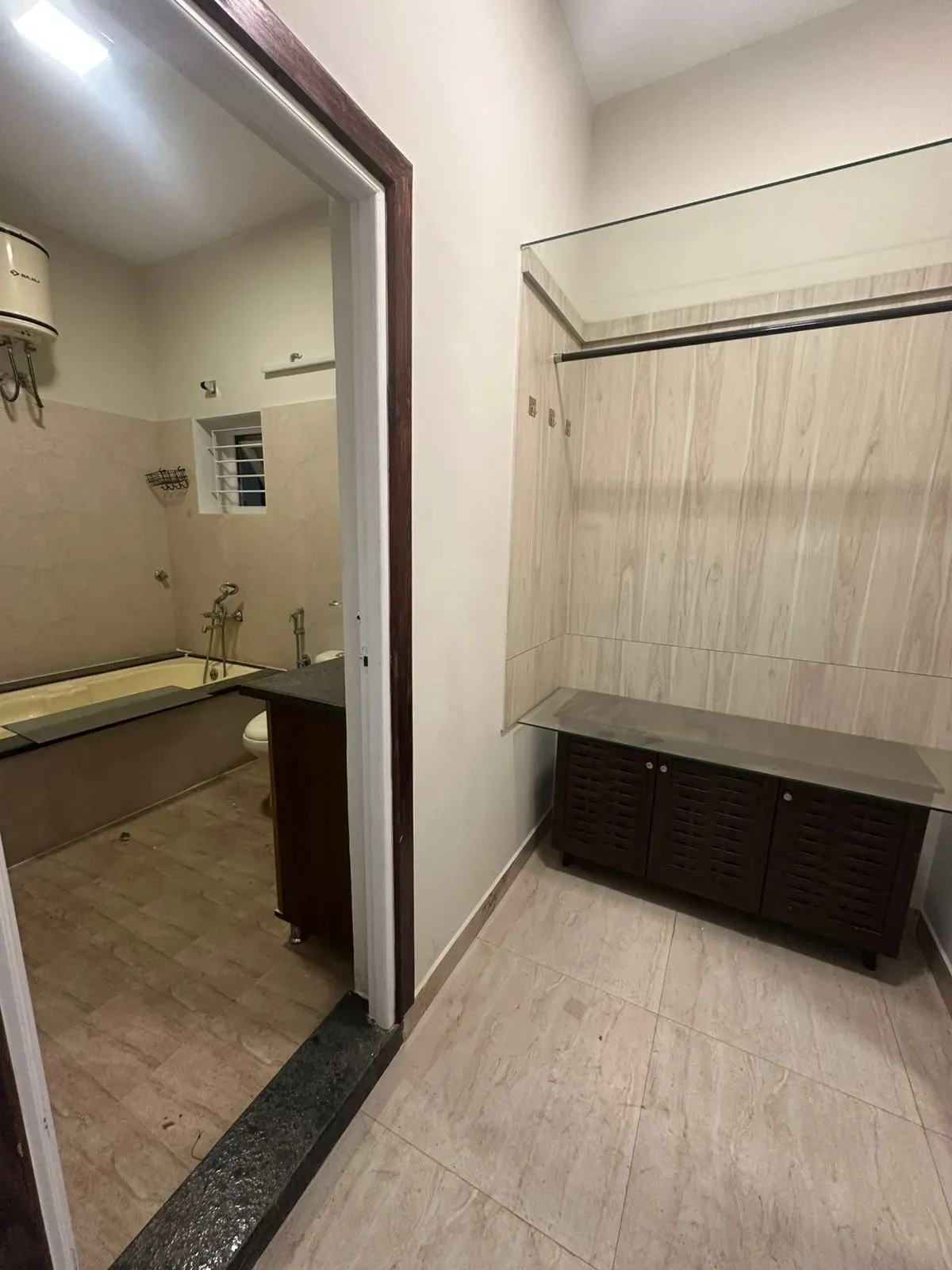 Stunning 4 BHK Rental Property in MG Road | 4 Baths, 3000 sqft - Image 5