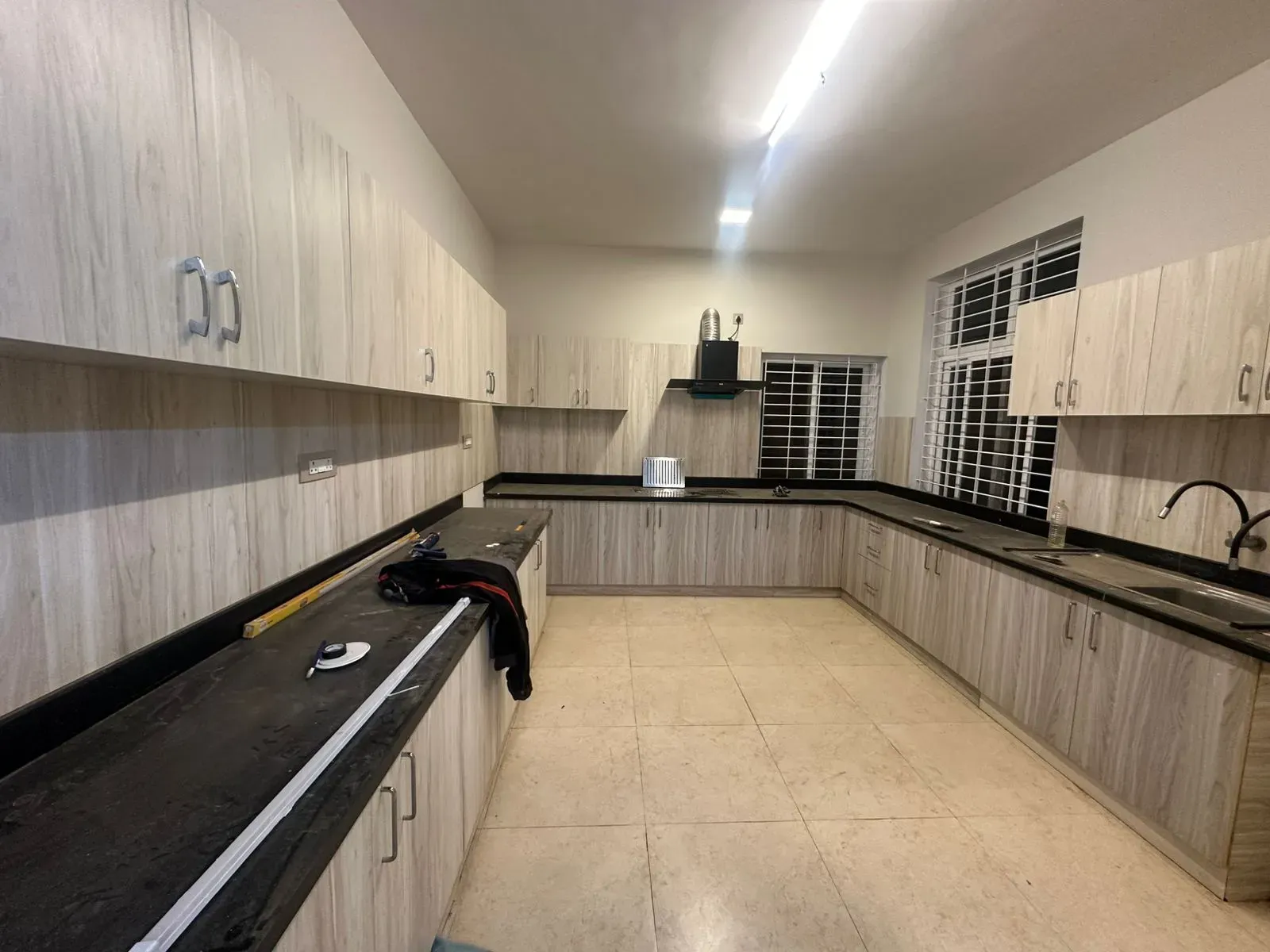 Stunning 4 BHK Rental Property in MG Road | 4 Baths, 3000 sqft - Image 9