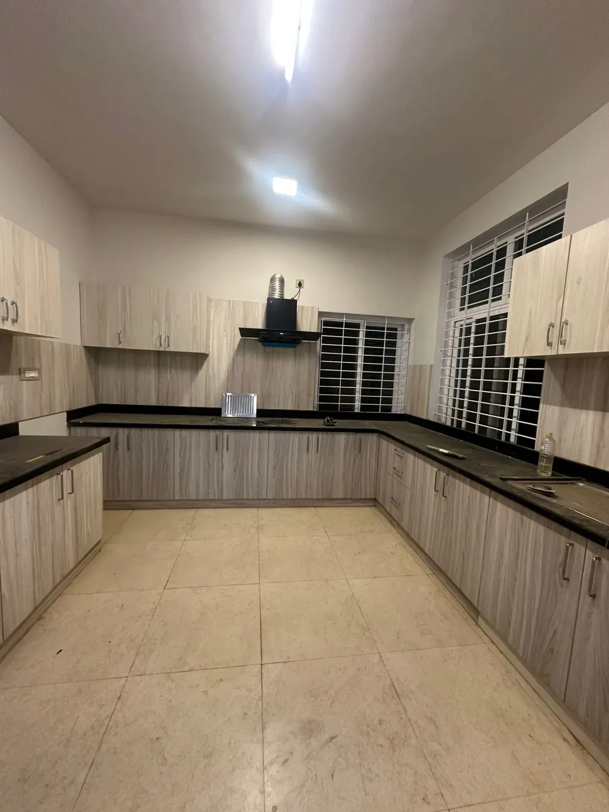 Stunning 4 BHK Rental Property in MG Road | 4 Baths, 3000 sqft - Image 10