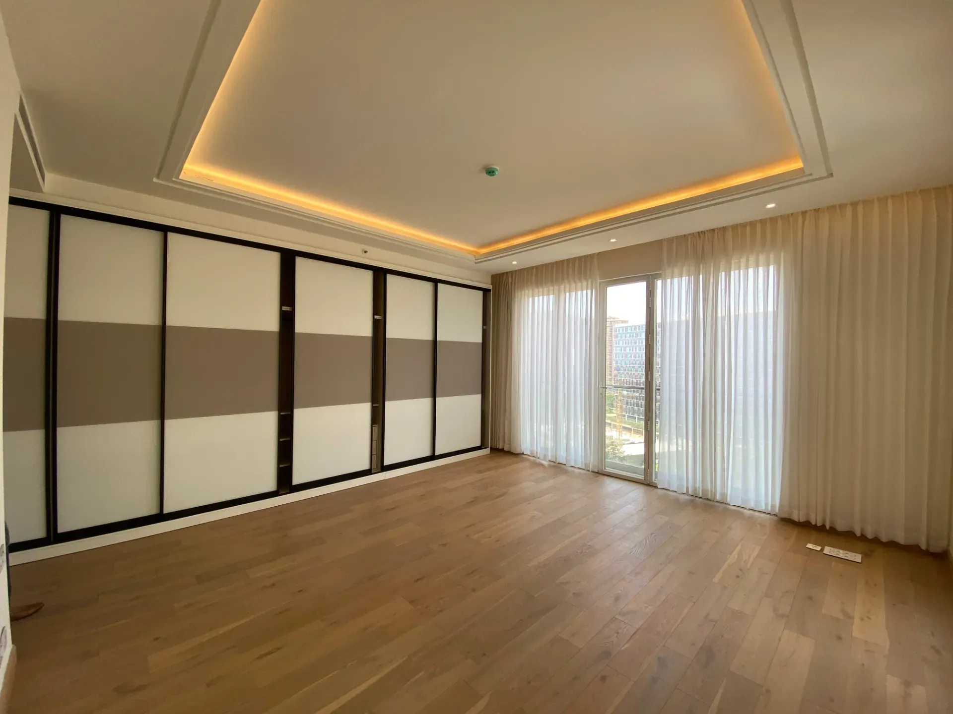 Leela Residences, Bharatiya City Luxury 4BHK for Rent - Image 9