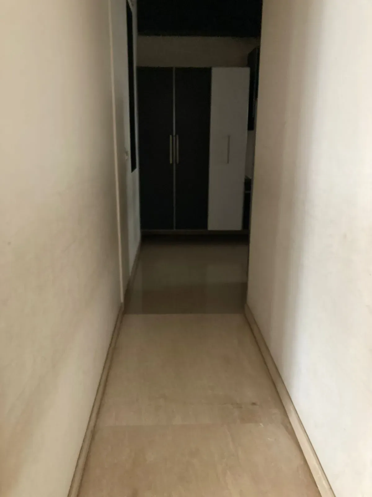 Spacious 3BHK Apartment for Sale at Cunningham Road - Image 4