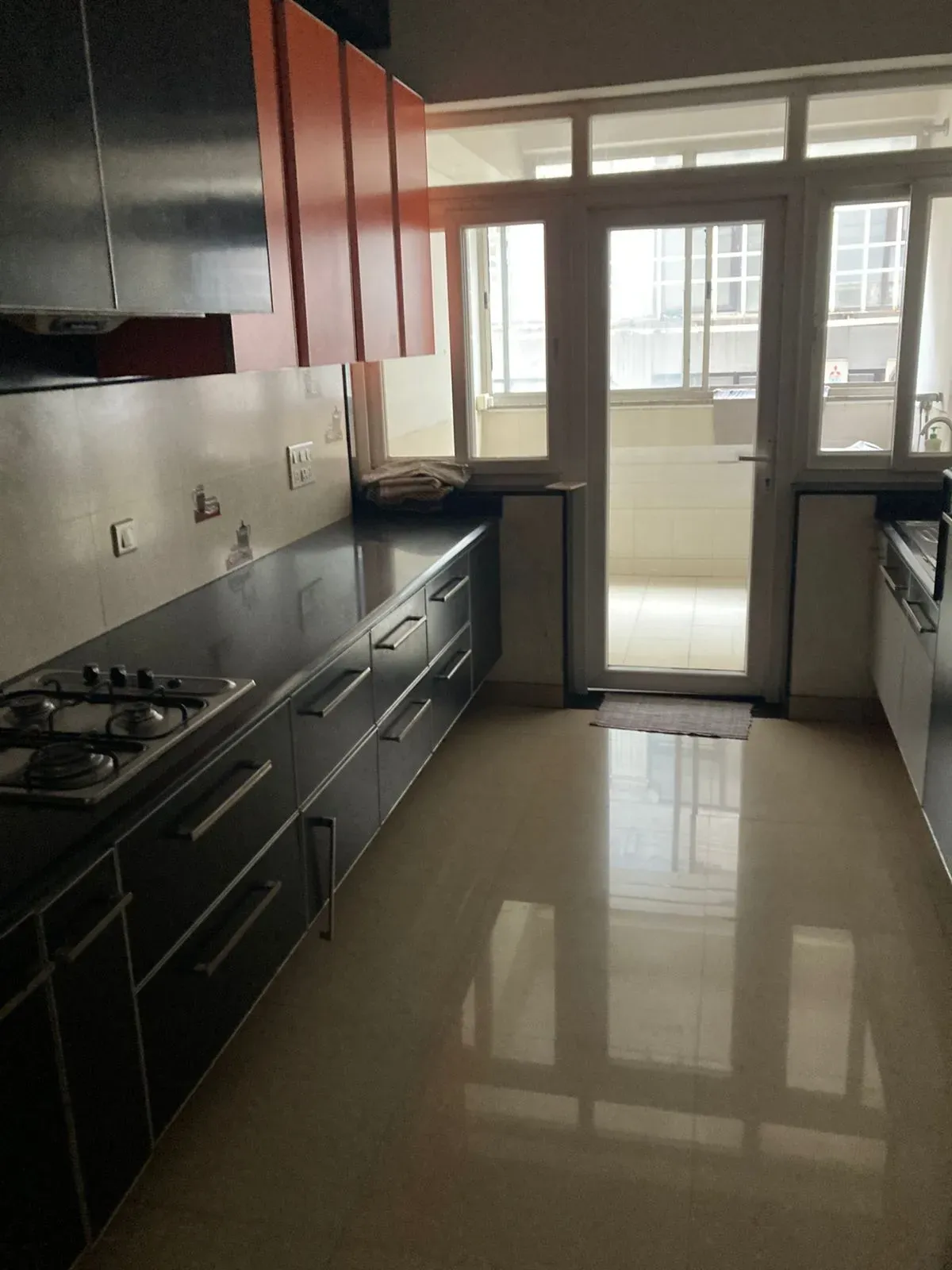 Spacious 3BHK Apartment for Sale at Cunningham Road - Image 6