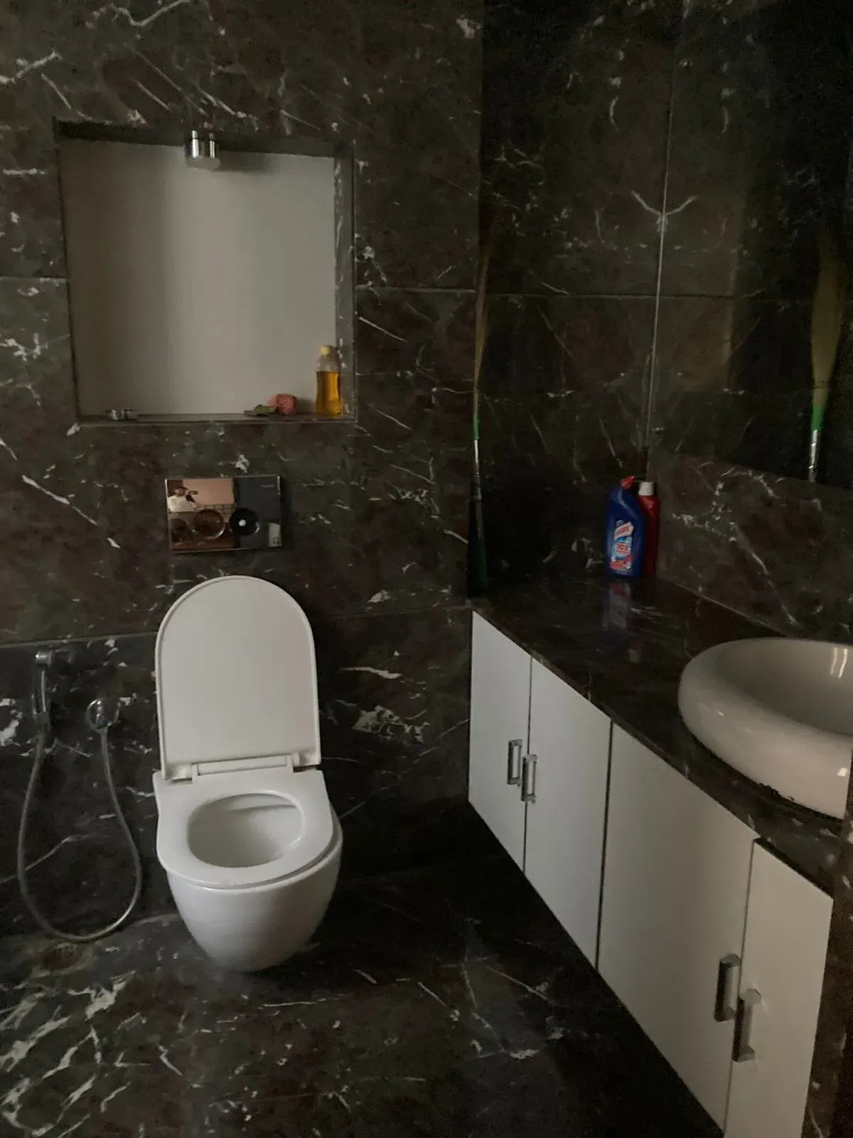 Spacious 3BHK Apartment for Sale at Cunningham Road - Image 9