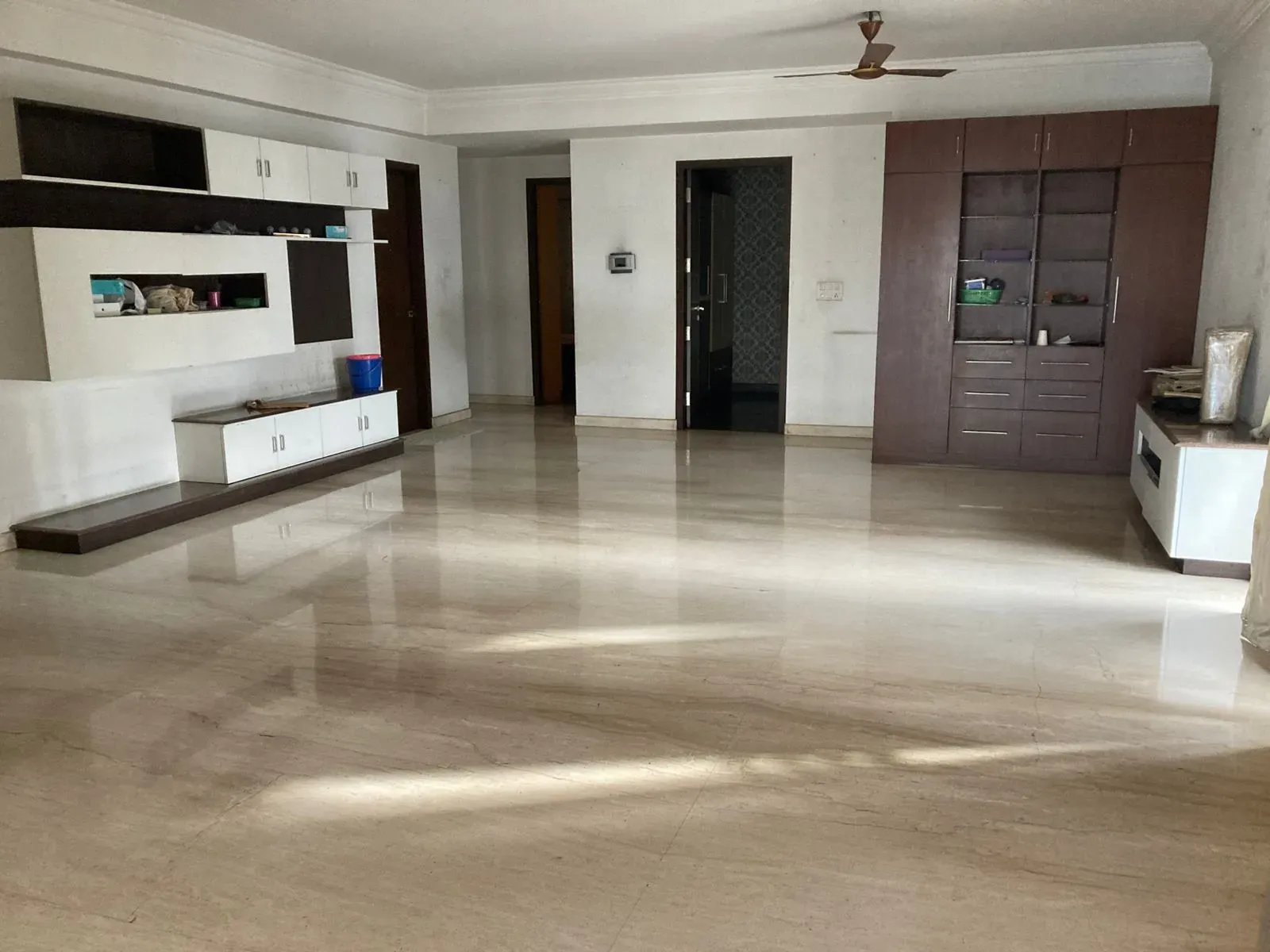 Spacious 3BHK Apartment for Sale at Cunningham Road - Image 10