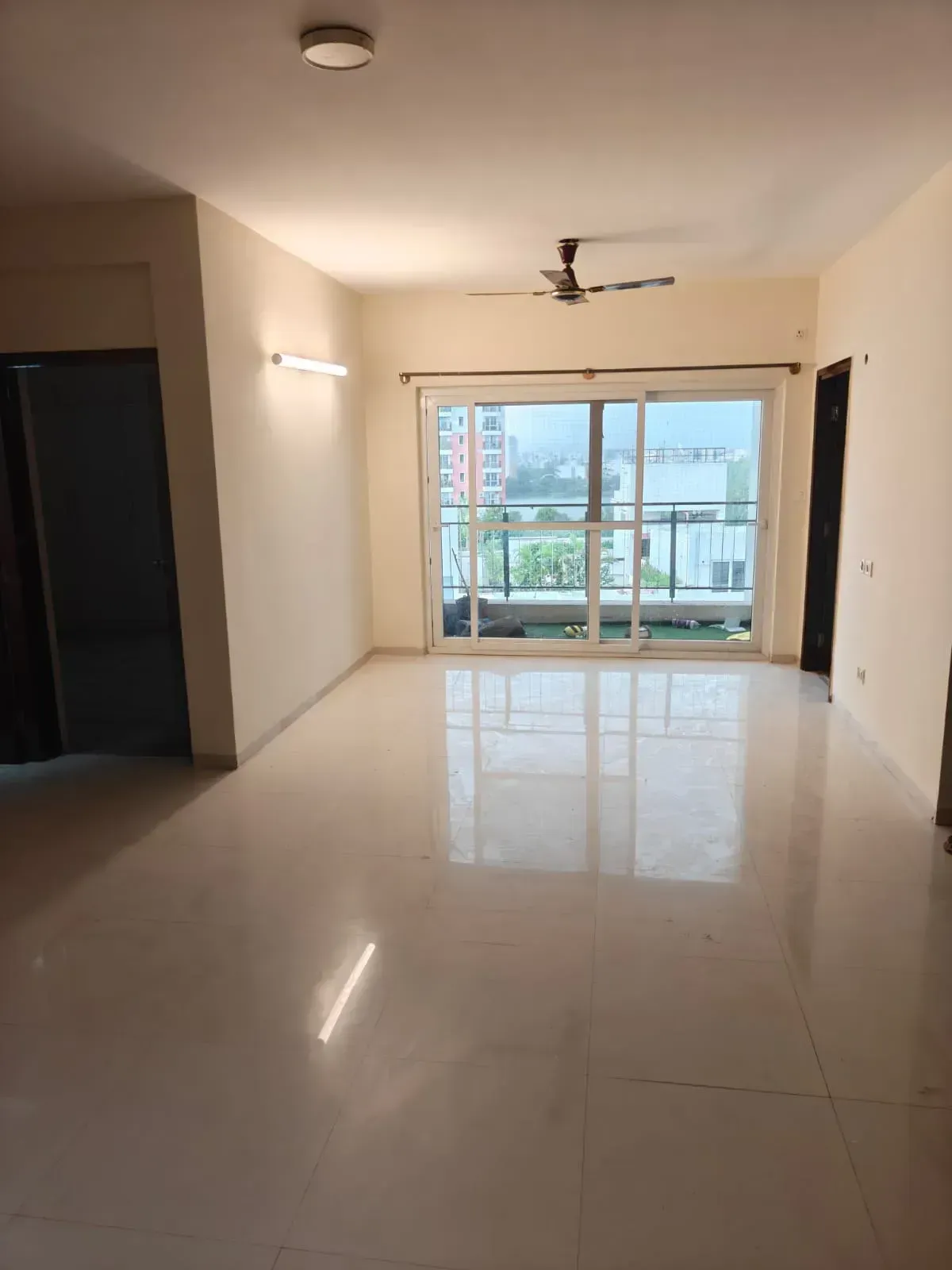 Harlur Road | Lake-Facing 3 BHK Apartment | 1690 Sq. Ft.