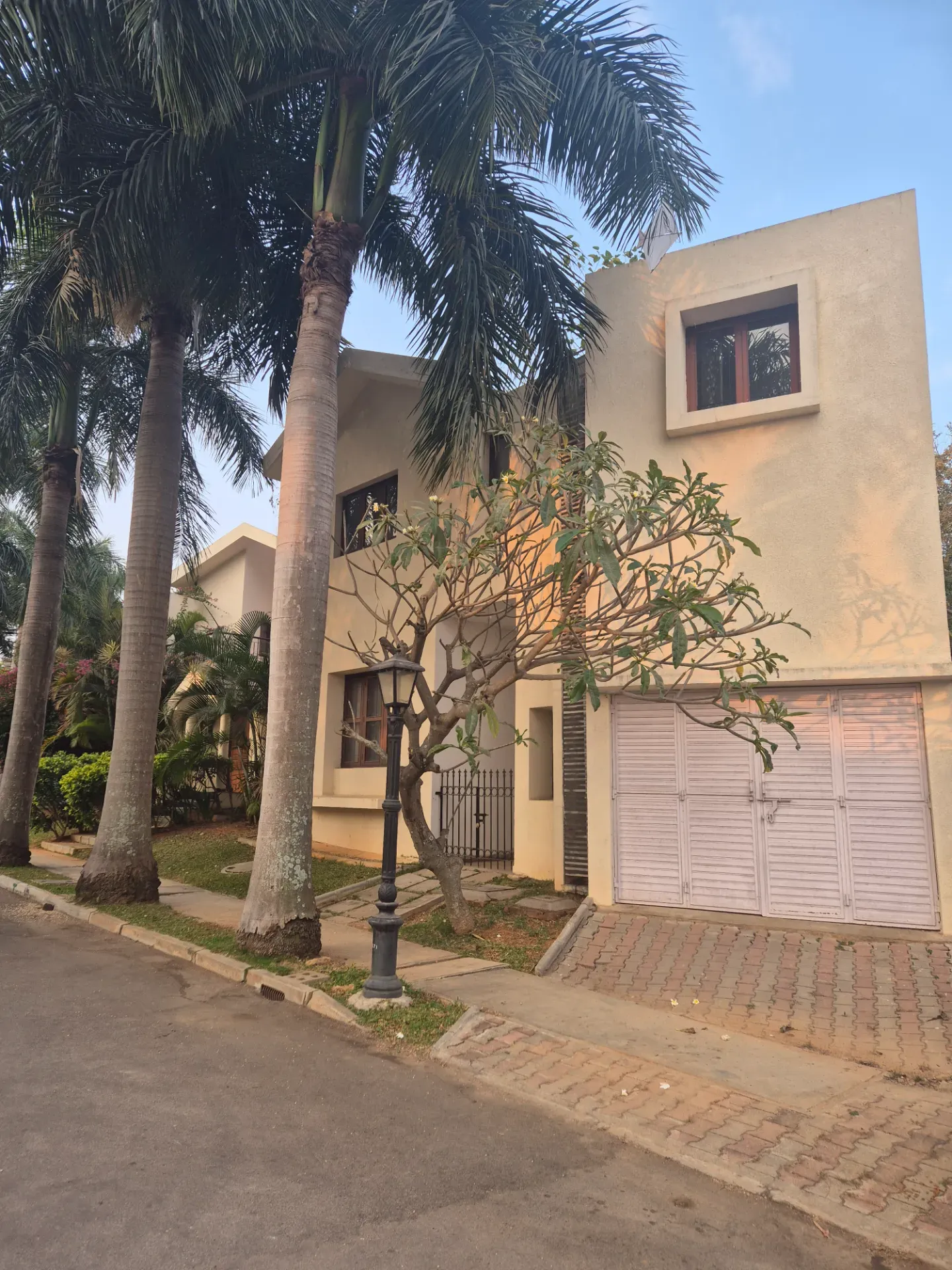 Whitefield | Adarsh Palm Meadows | 4 BHK Luxury Villa | 4,180 Sq. Ft. | 15.25 Cr 1