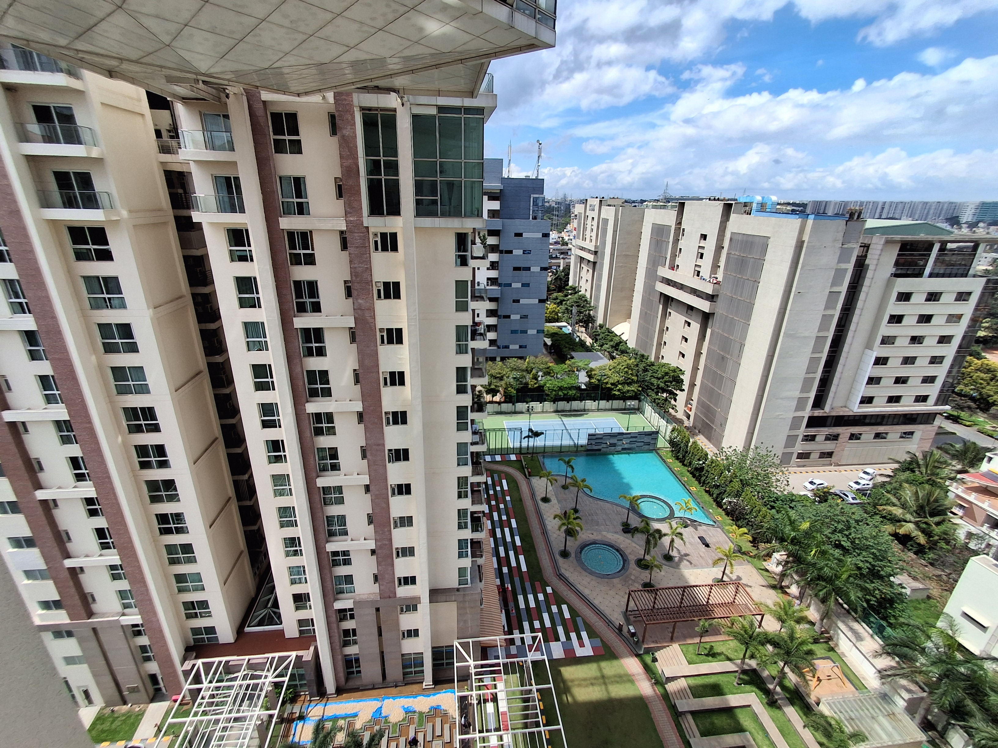 LUXURY 4BHK DUPLEX FLAT FOR RENT- RMZ LATITUDE Hebbal 