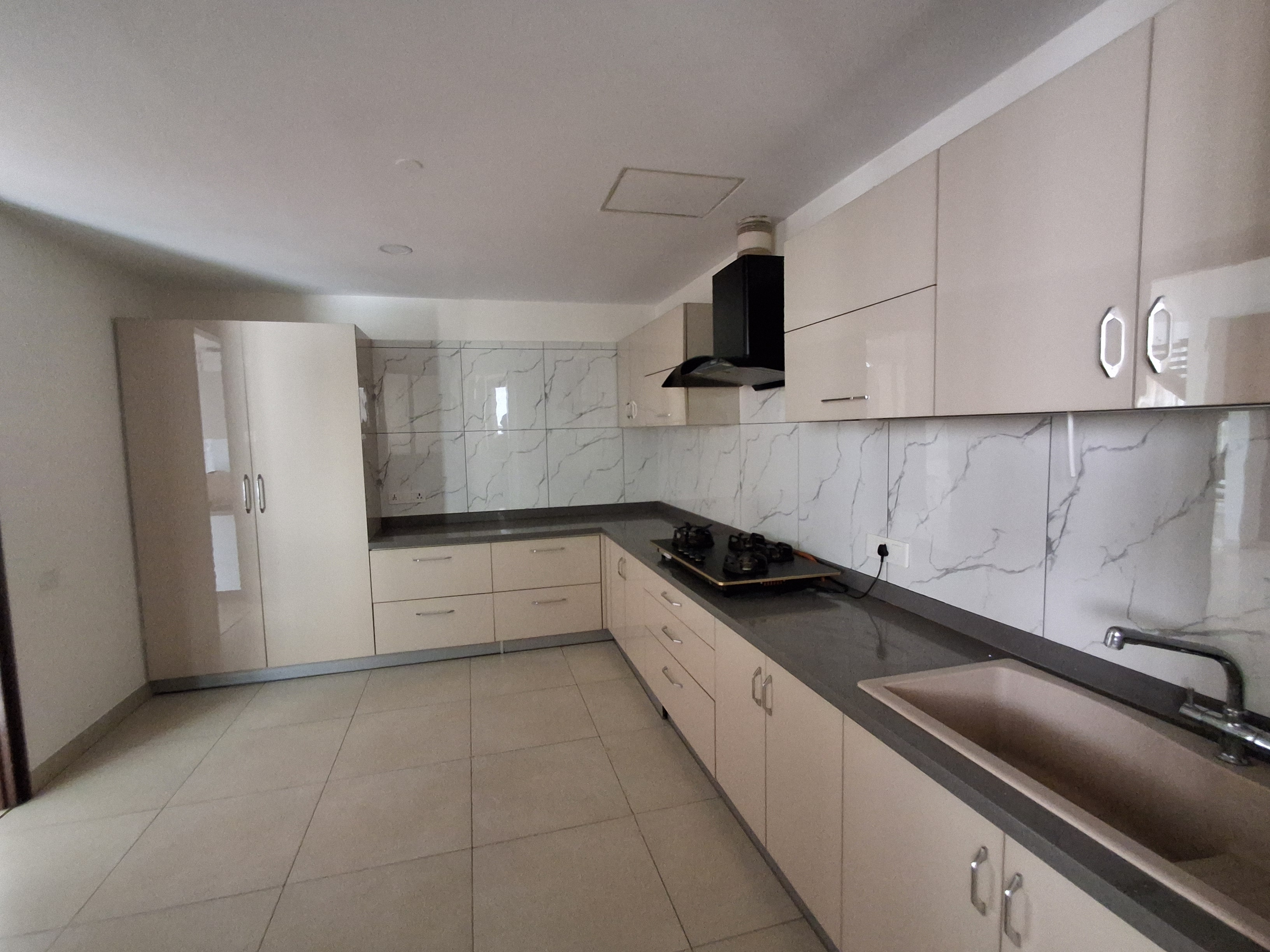 LUXURY 4BHK DUPLEX FLAT FOR RENT- RMZ LATITUDE Hebbal  - Image 5