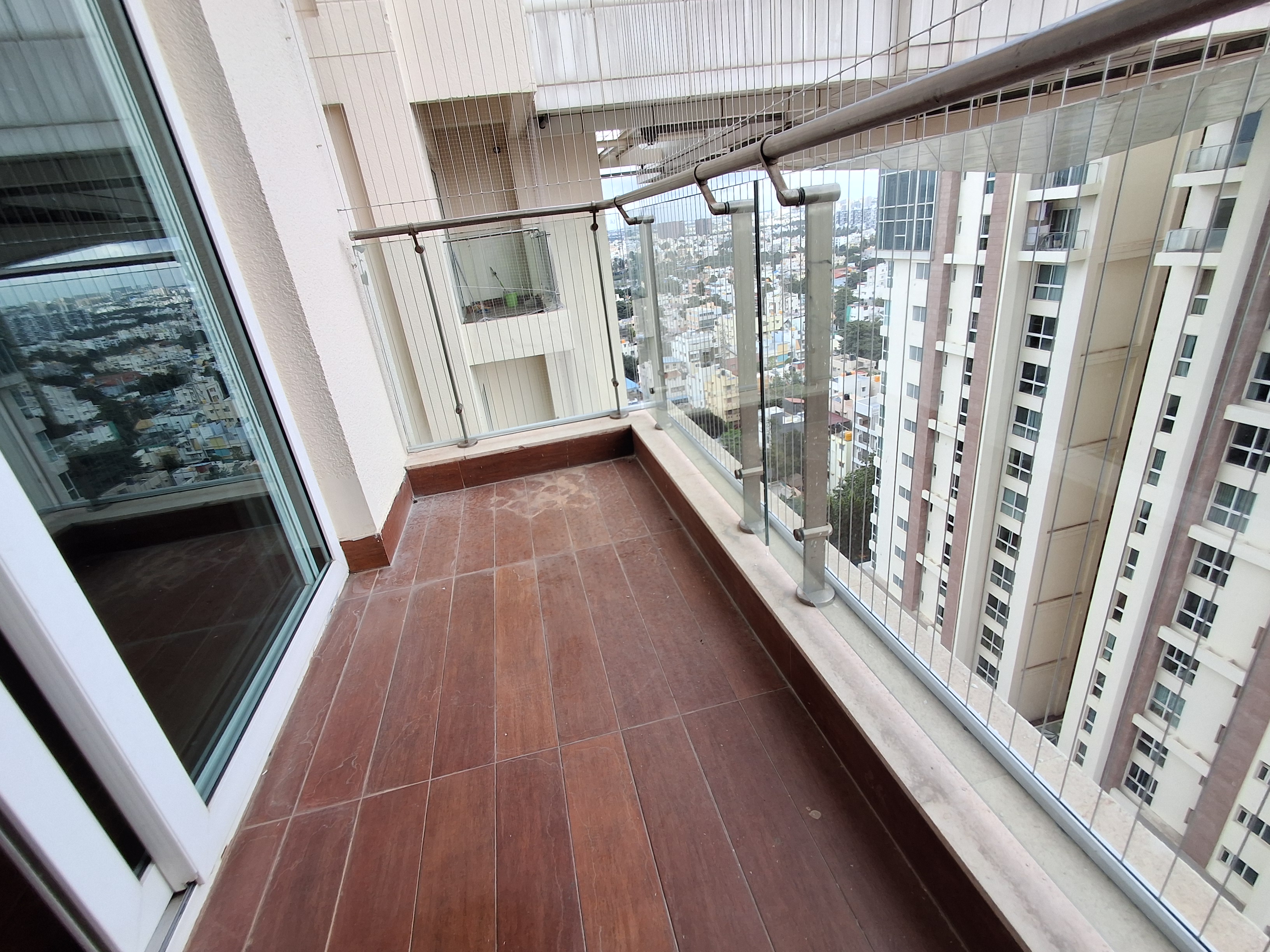 LUXURY 4BHK DUPLEX FLAT FOR RENT- RMZ LATITUDE Hebbal  - Image 6