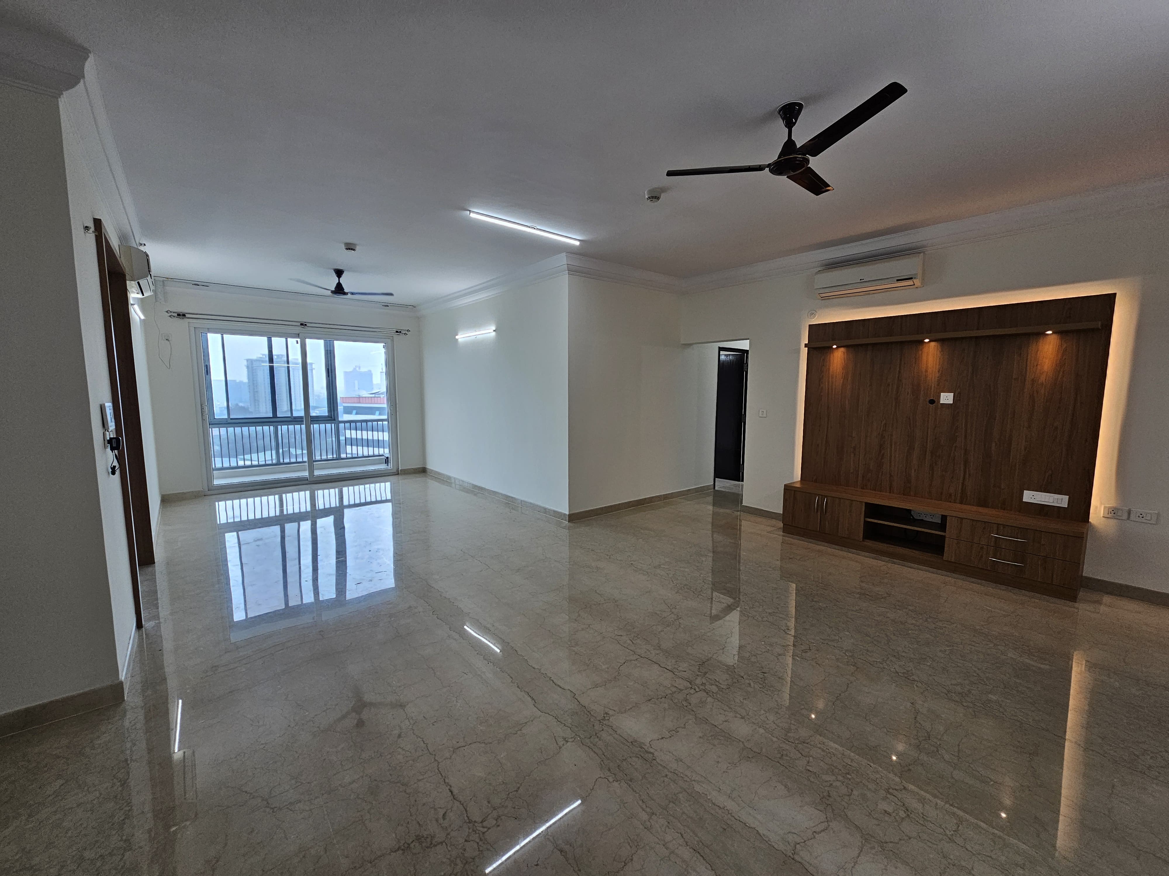 Luxury 3.5BHK Flat for Sale & Rent at Sobha Indraprastha - Image 2