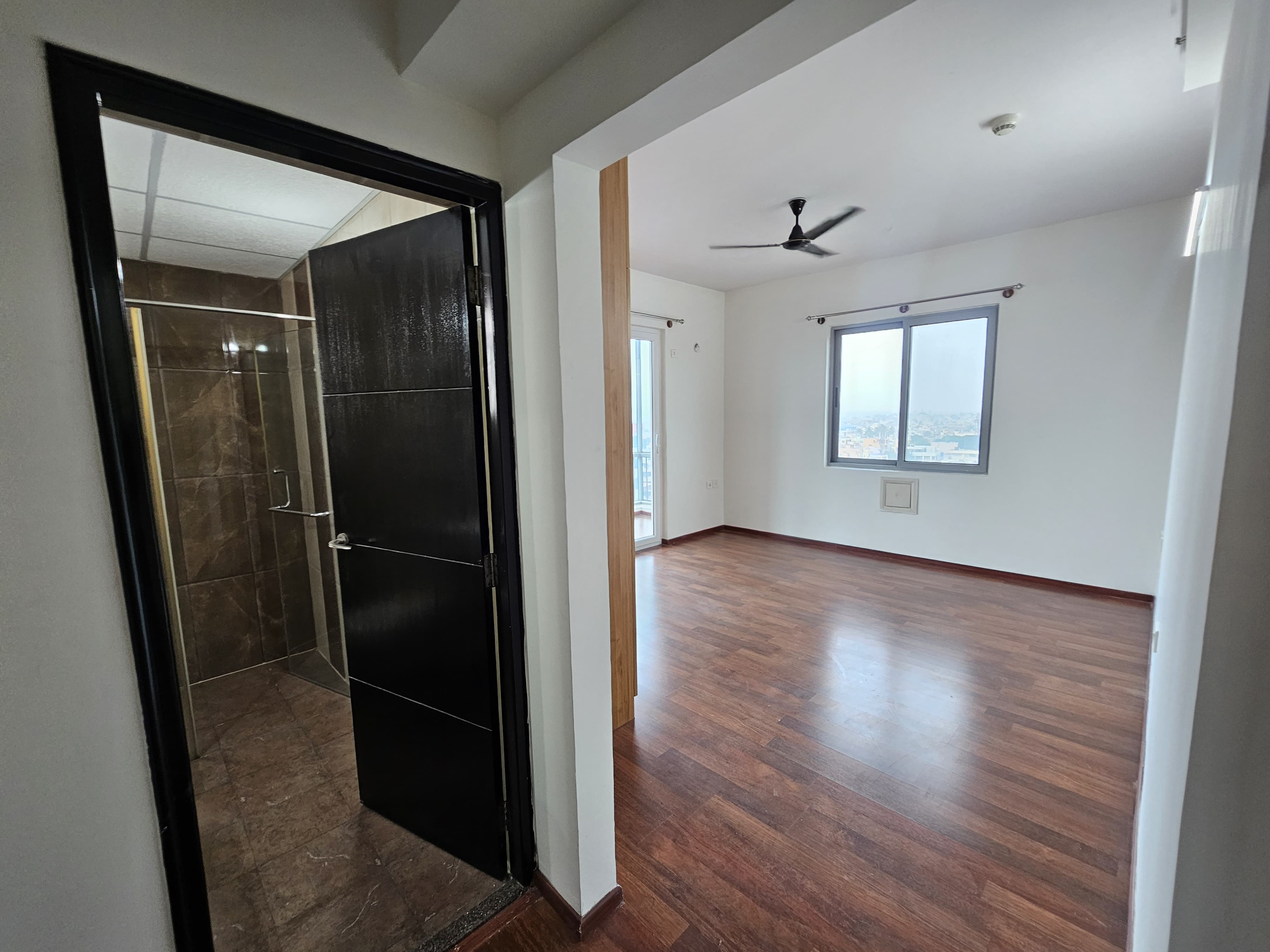 Luxury 3.5BHK Flat for Sale & Rent at Sobha Indraprastha - Image 4