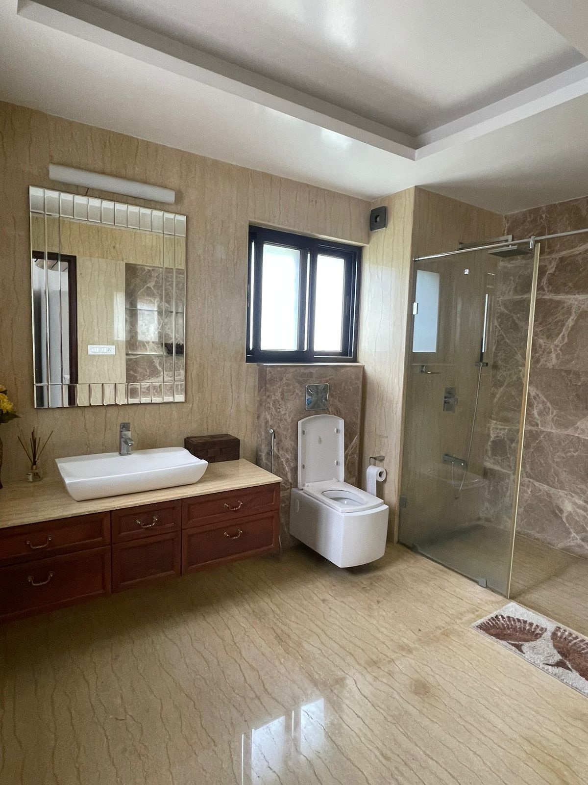 Expansive Residential Plot with Grand Independent House in Manyata Residency - Image 4