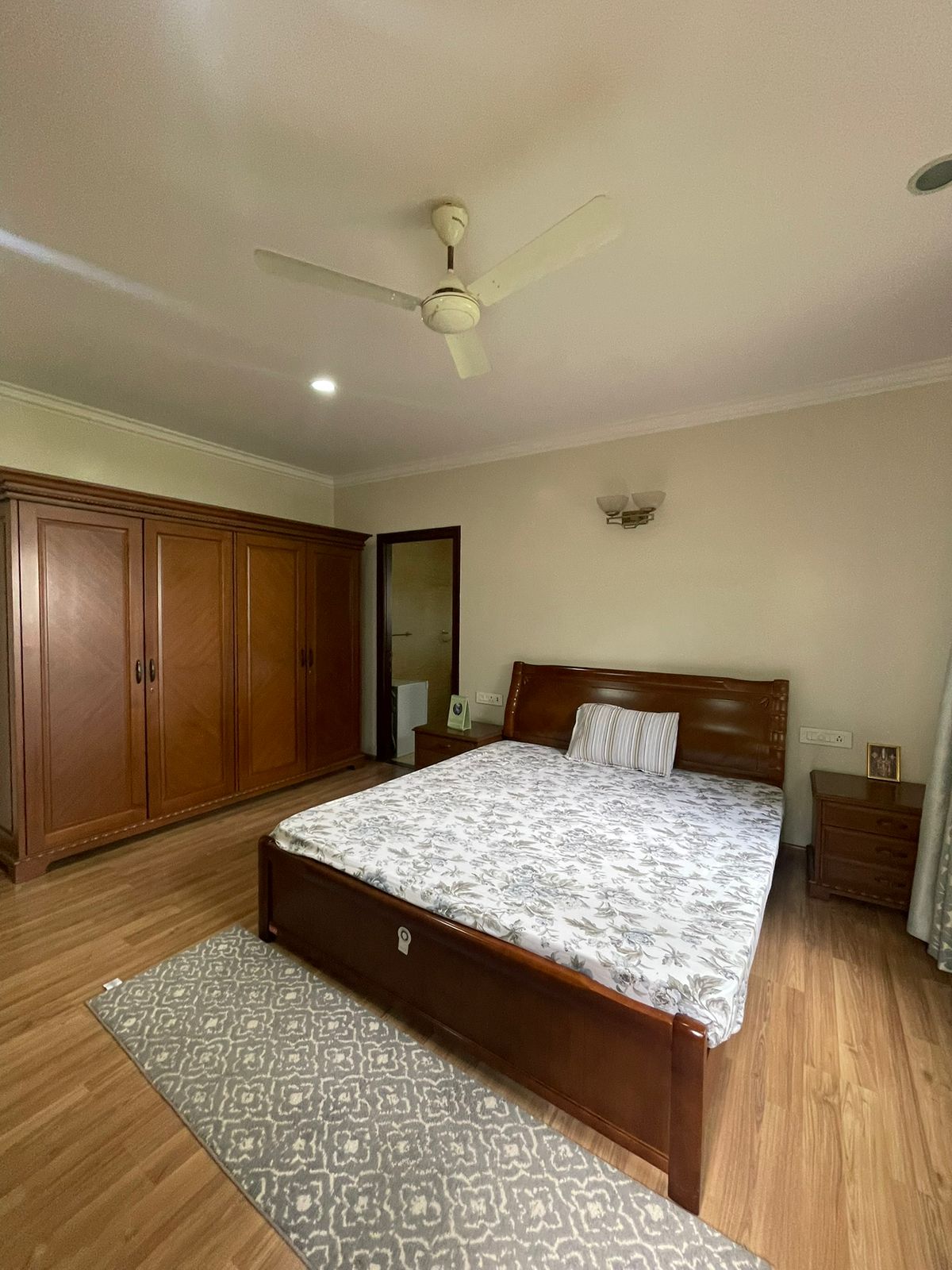 Expansive Residential Plot with Grand Independent House in Manyata Residency - Image 5