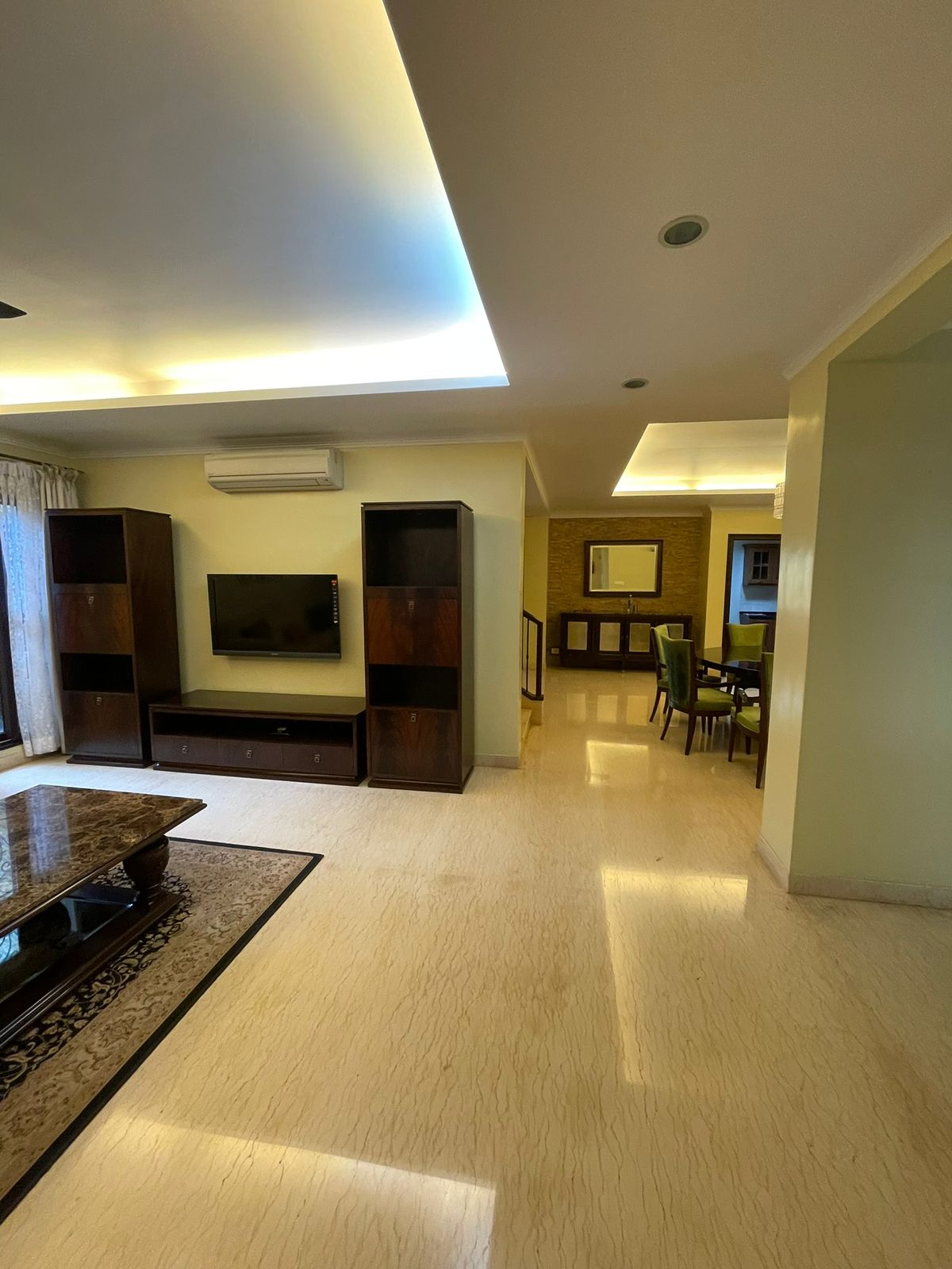 Expansive Residential Plot with Grand Independent House in Manyata Residency - Image 10