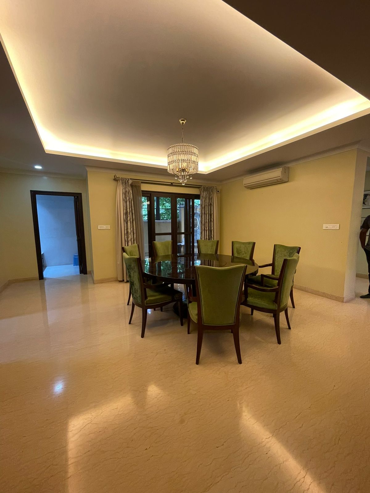 Expansive Residential Plot with Grand Independent House in Manyata Residency - Image 11