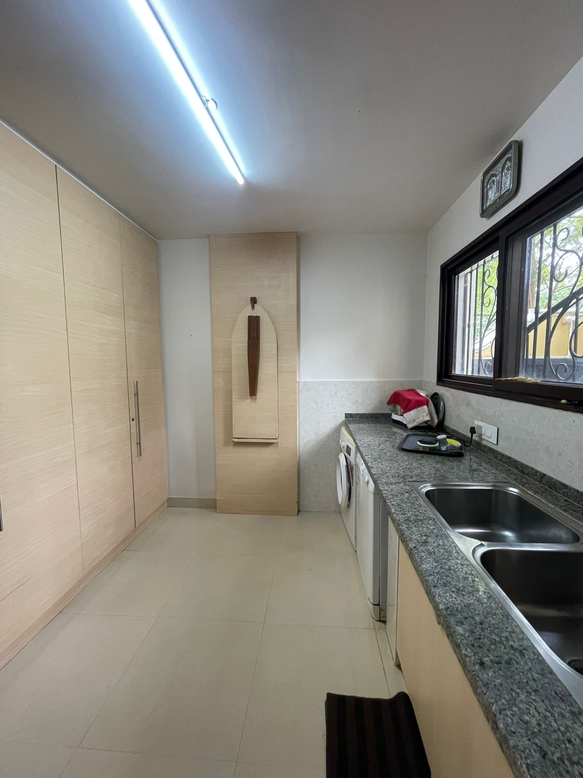 Expansive Residential Plot with Grand Independent House in Manyata Residency - Image 15