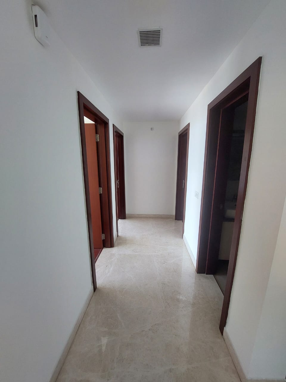 Exquisite High-Floor Residence in Karle Zenith with Panoramic City Views - Image 3