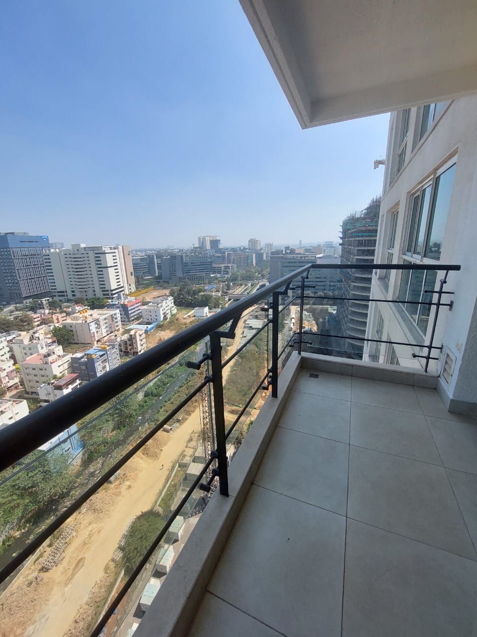 Exquisite High-Floor Residence in Karle Zenith with Panoramic City Views - Image 12