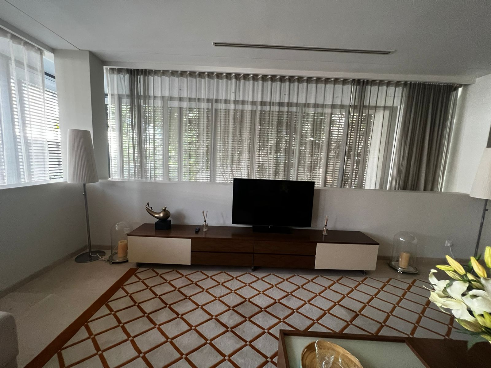 6 BHK Fully furnished in Embassy Boulevard  - Image 2