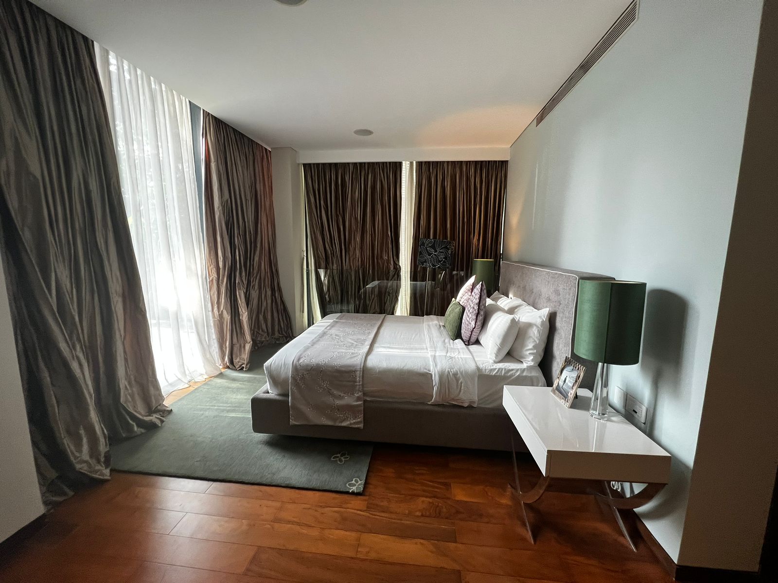 6 BHK Fully furnished in Embassy Boulevard  - Image 4