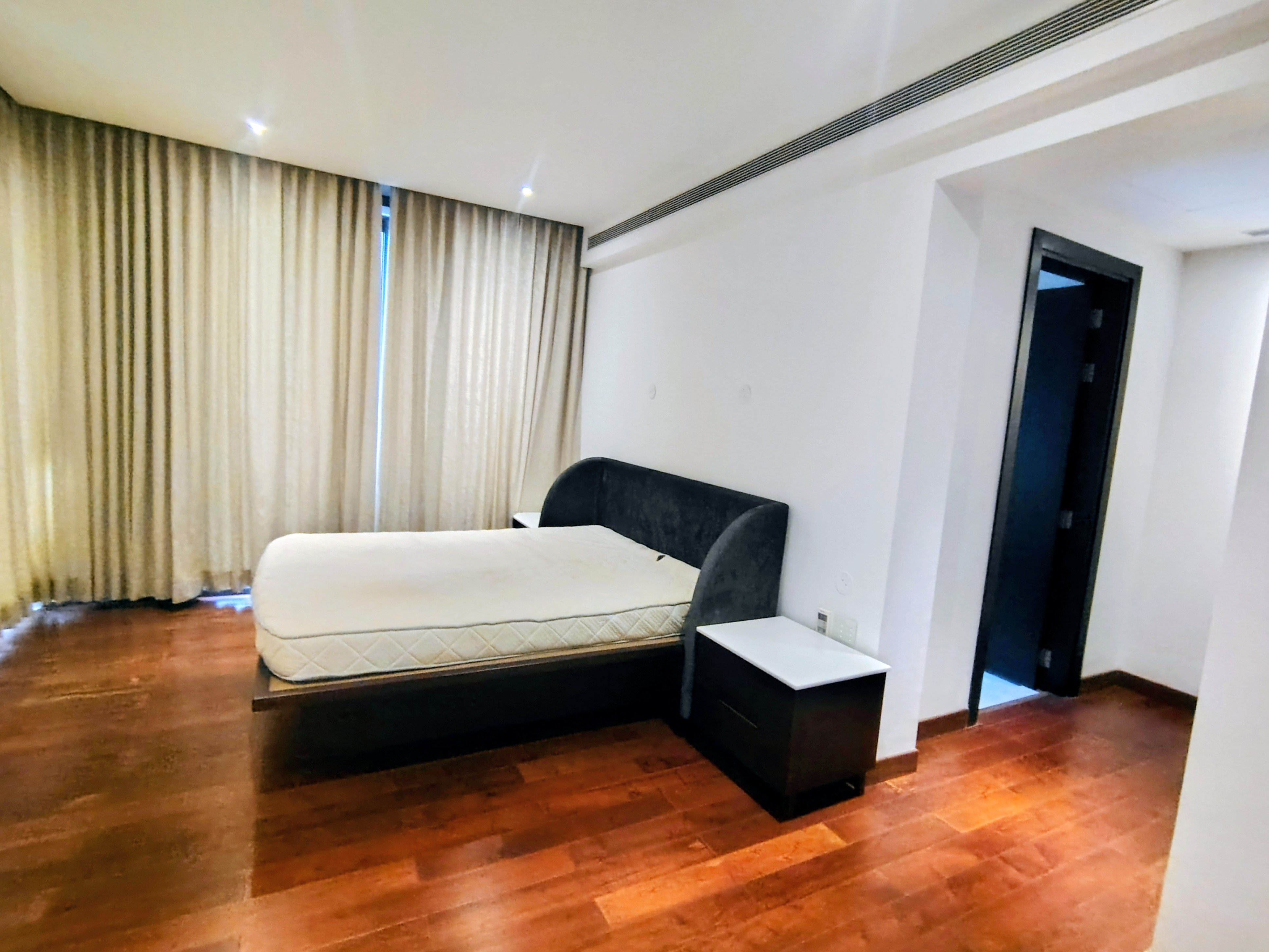 4.5 BHK fully furnished villa in Prestige Golfshire, Devanahalli  - Image 9