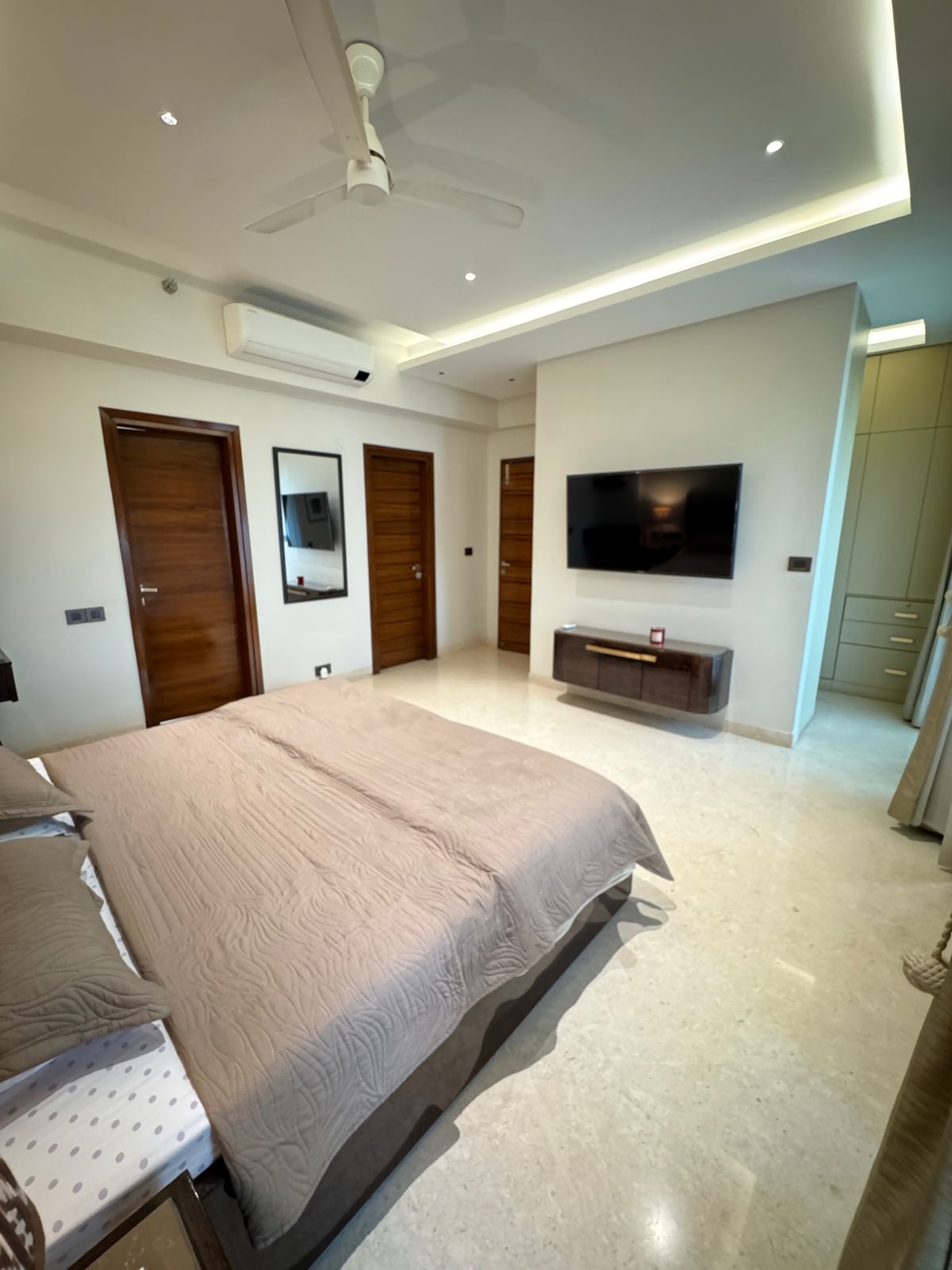 Luxury 4BHK Apartment in RMZ Latitude, Hebbal - Image 5