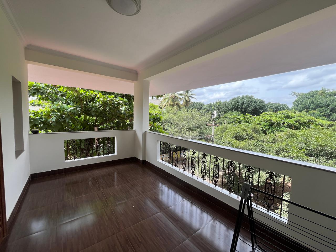 Luxury 5BHK Villa in Jakkur's Telecom Layout - Image 8