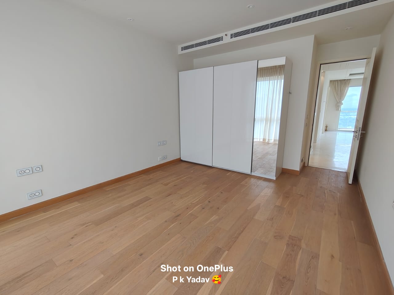 Luxury 4BHK Apartment in Bhartiya City - Image 3