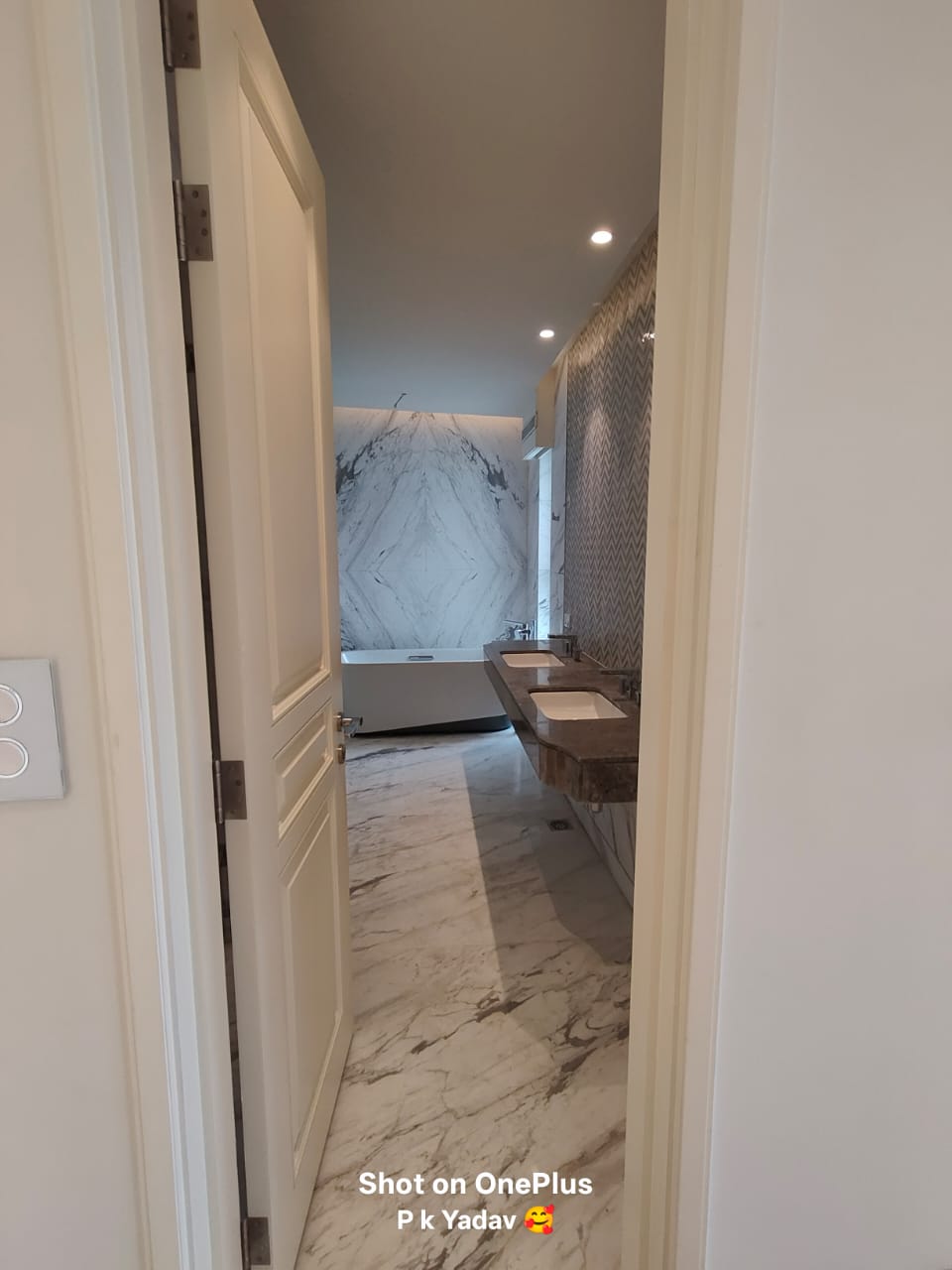 Luxury 4BHK Apartment in Bhartiya City - Image 8