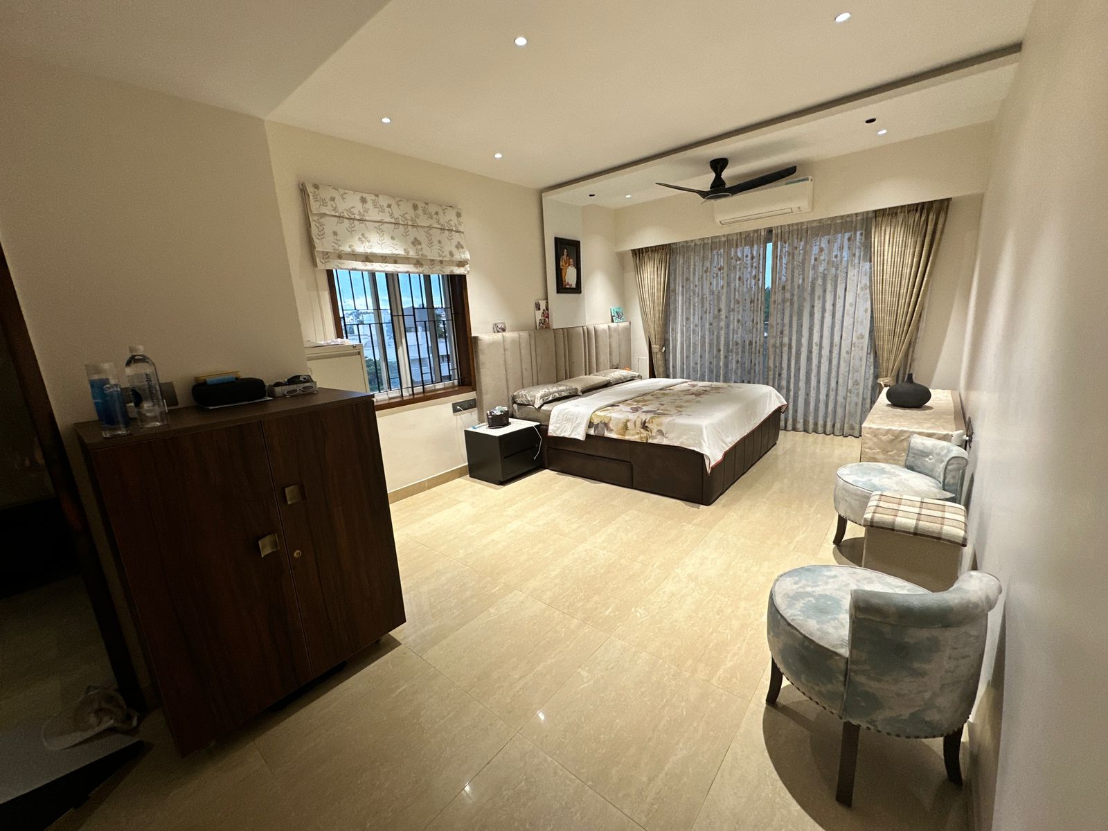 Spacious 4BHK in RT Nagar with Pool View - Image 5