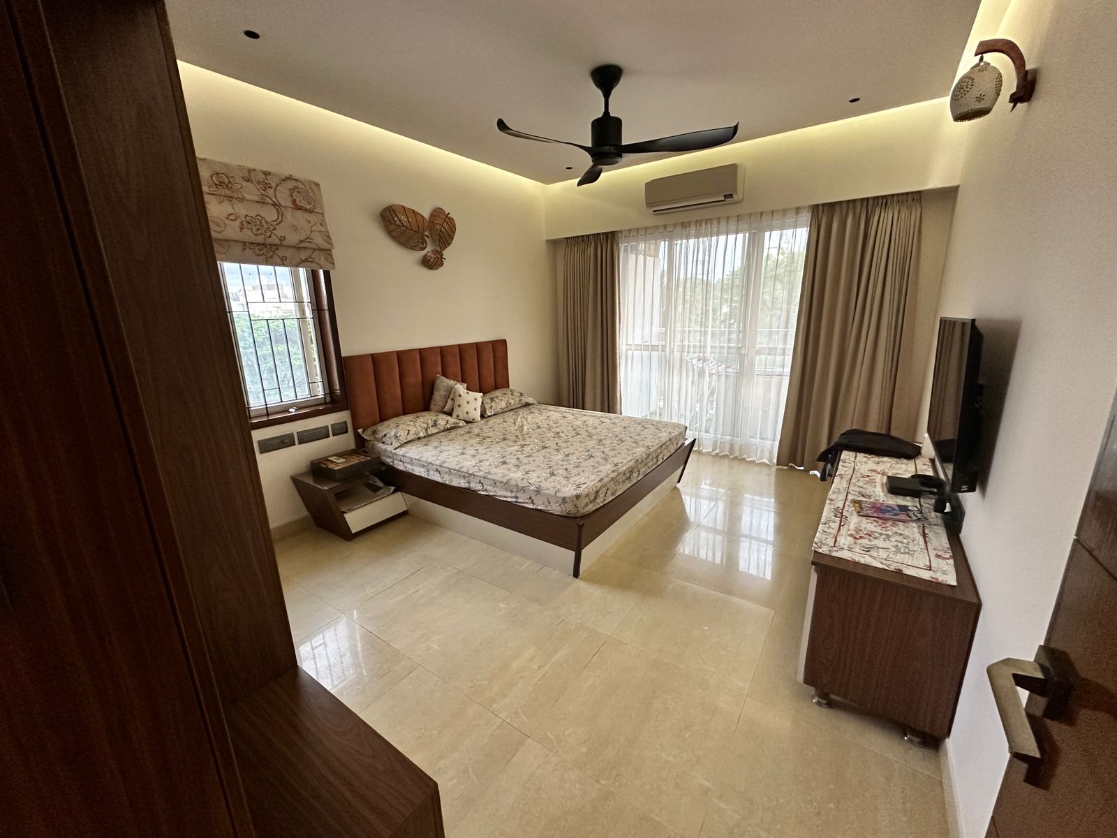 Spacious 4BHK in RT Nagar with Pool View - Image 8